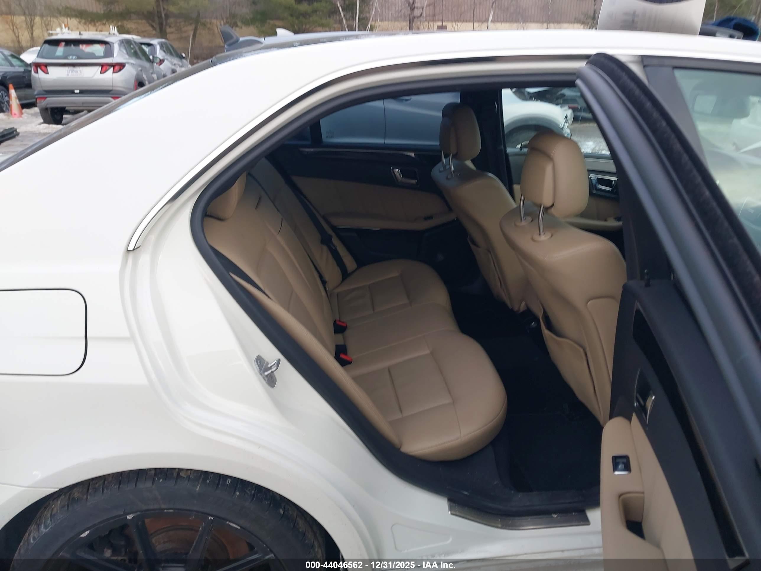 MERCEDES-BENZ E image 8