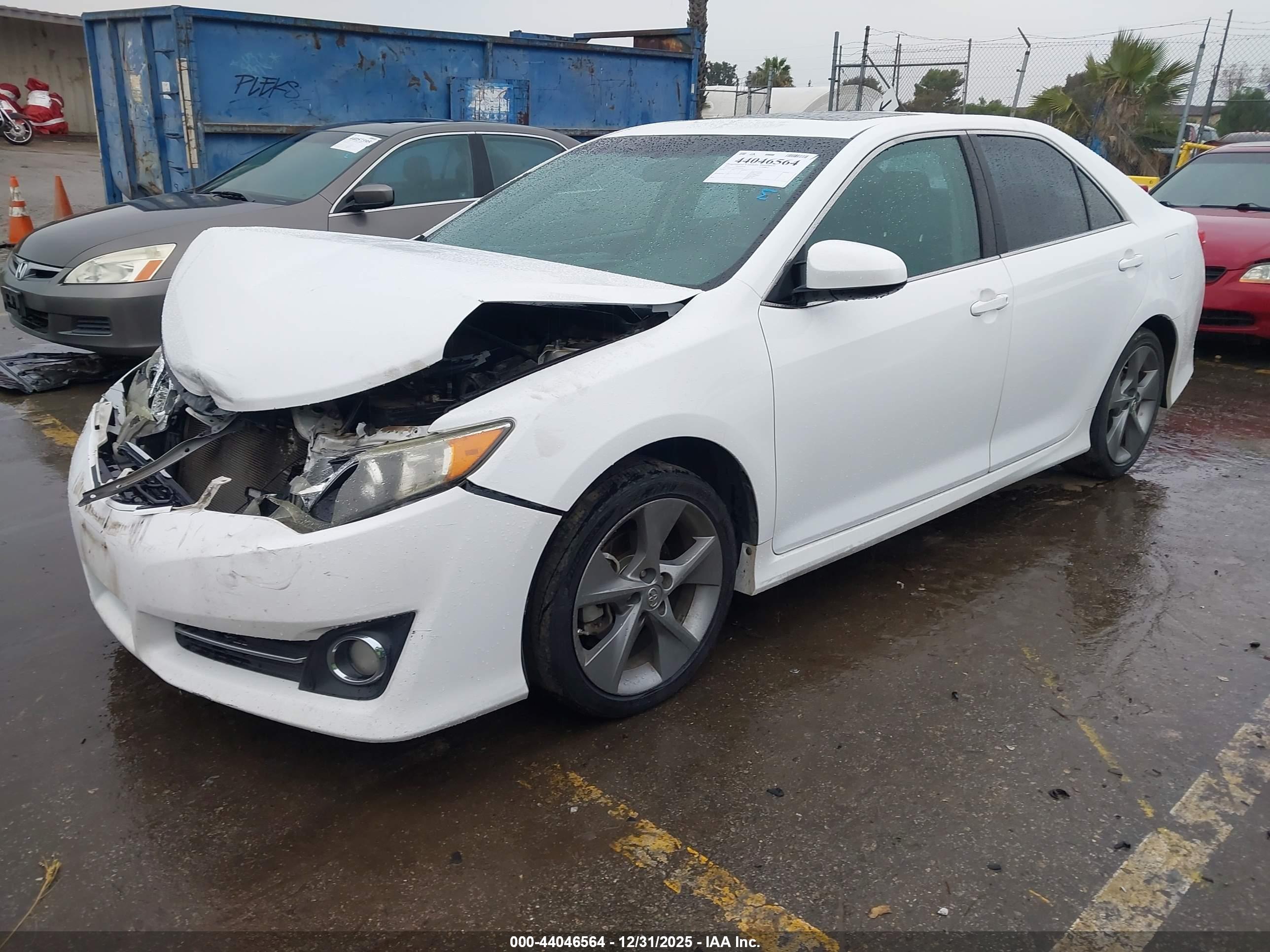 TOYOTA CAMRY image 2