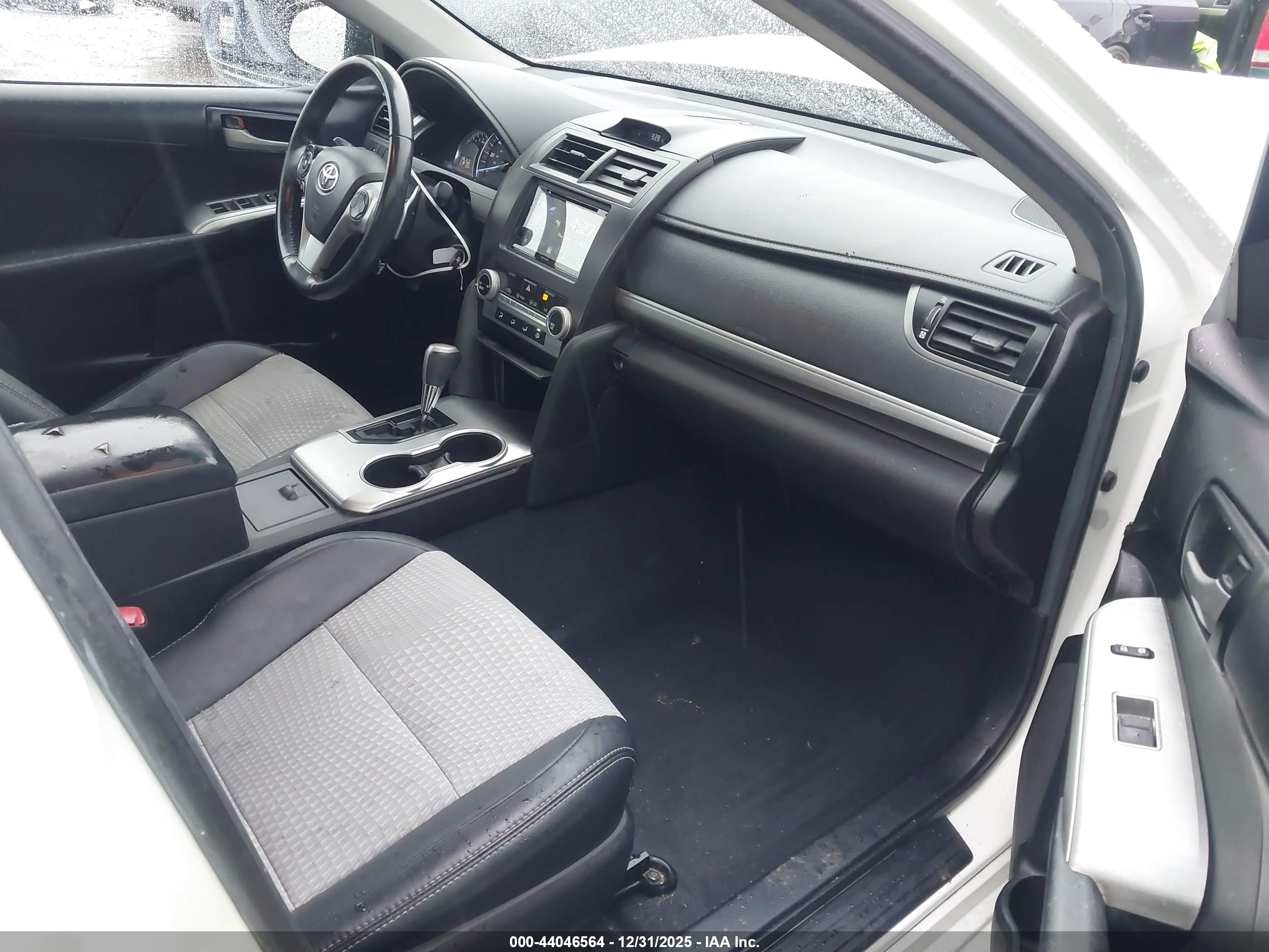 TOYOTA CAMRY image 5