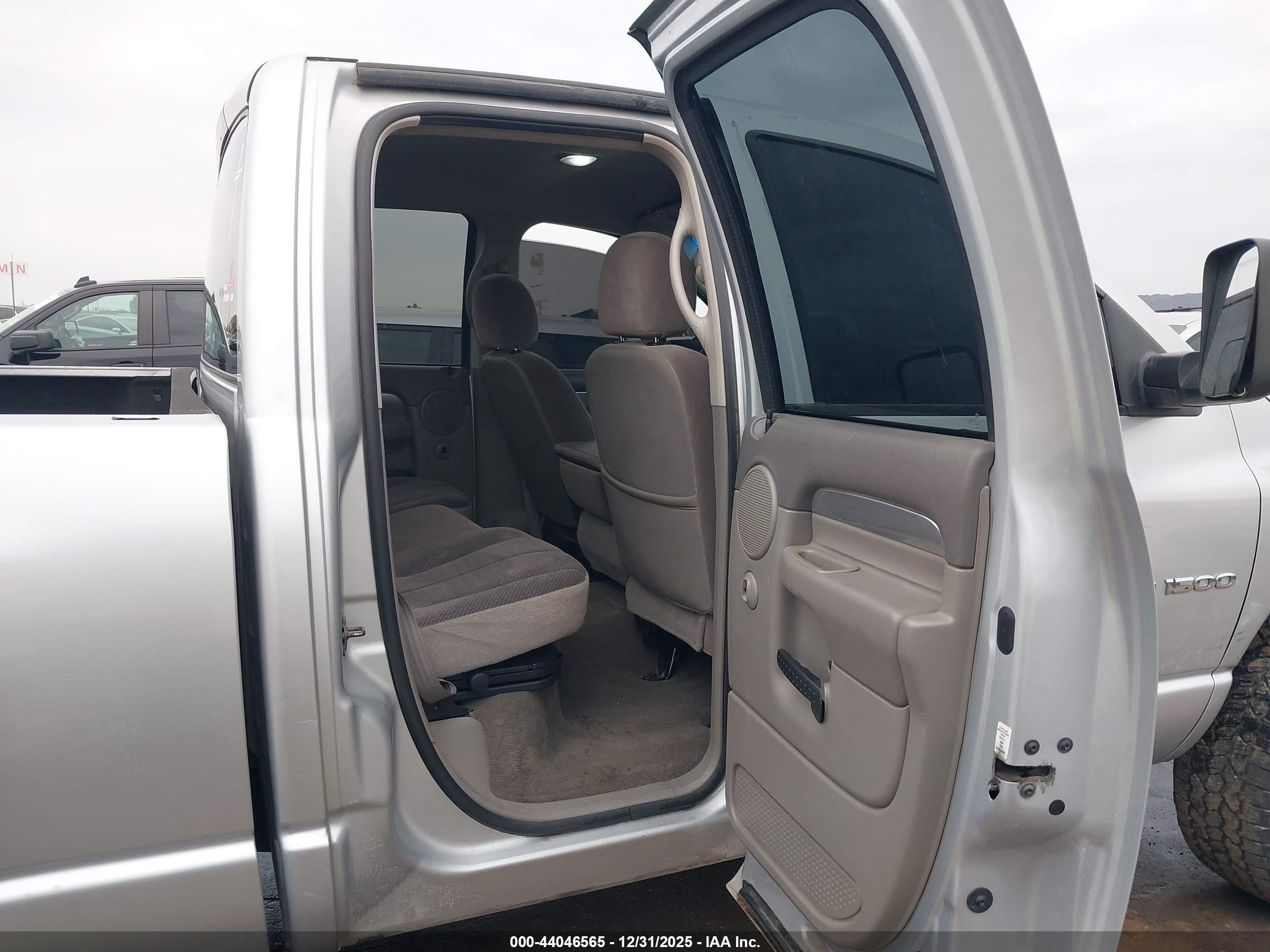 DODGE RAM image 8