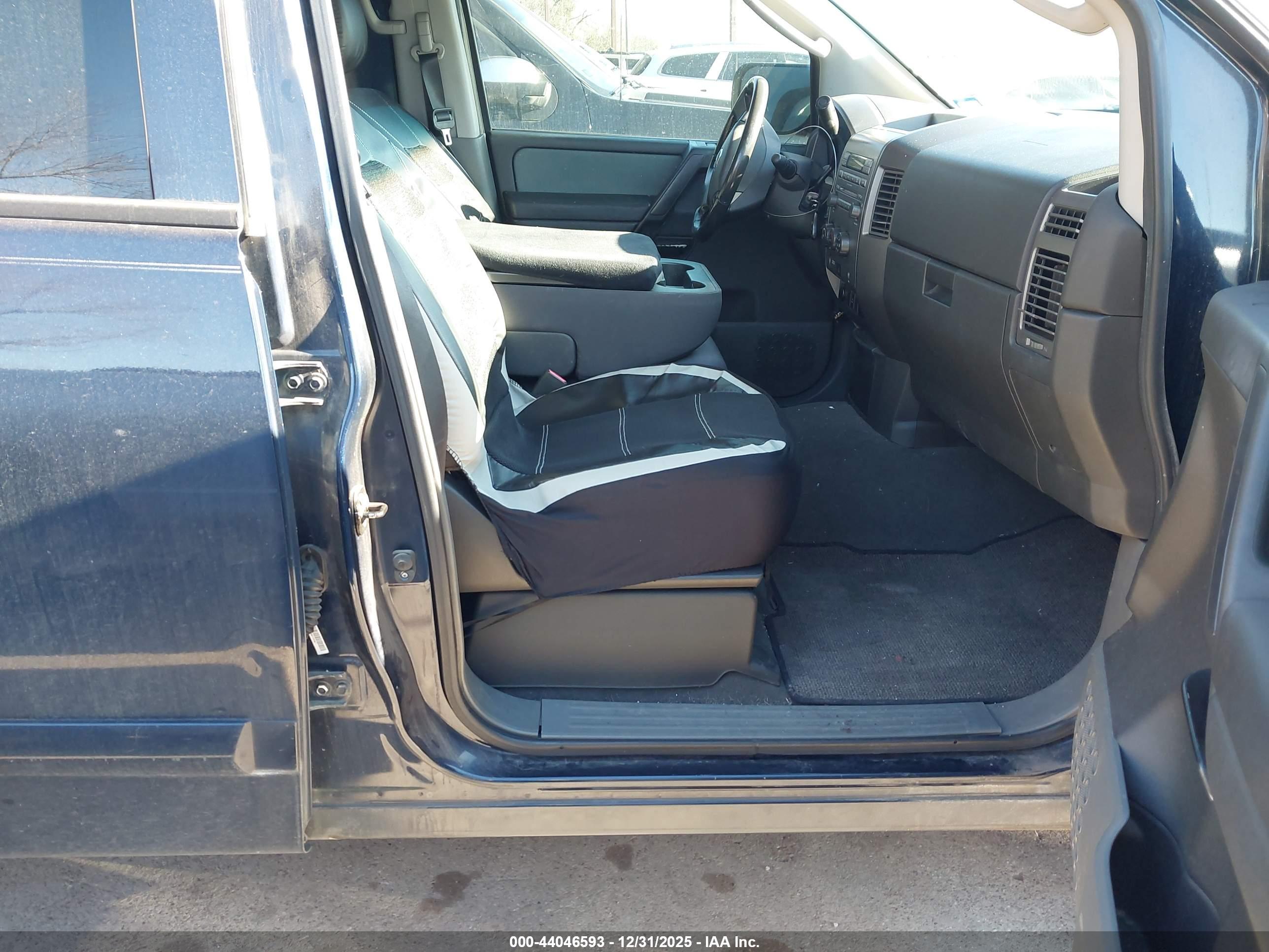 NISSAN TITAN image 5