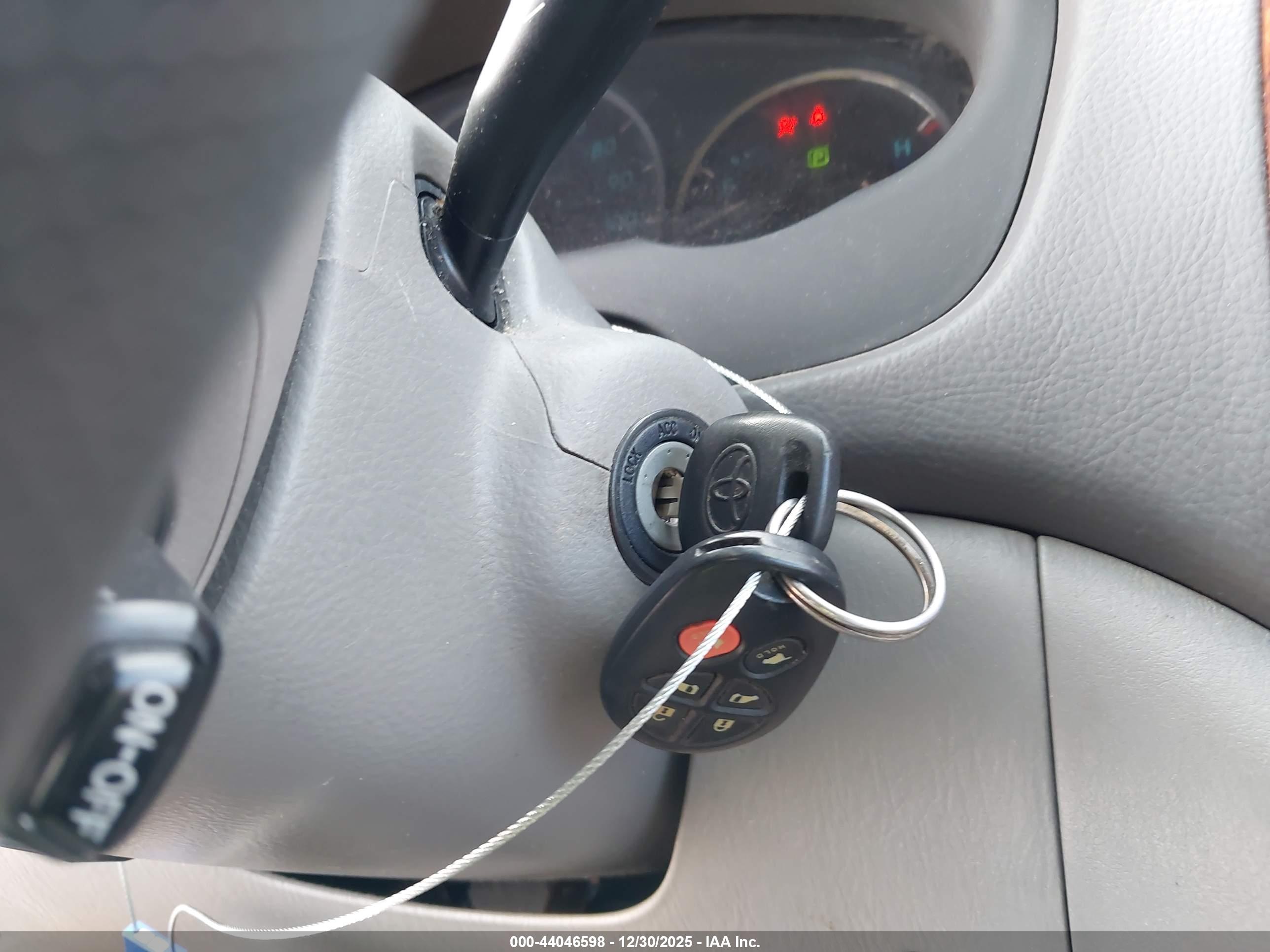 TOYOTA SIENNA image 11