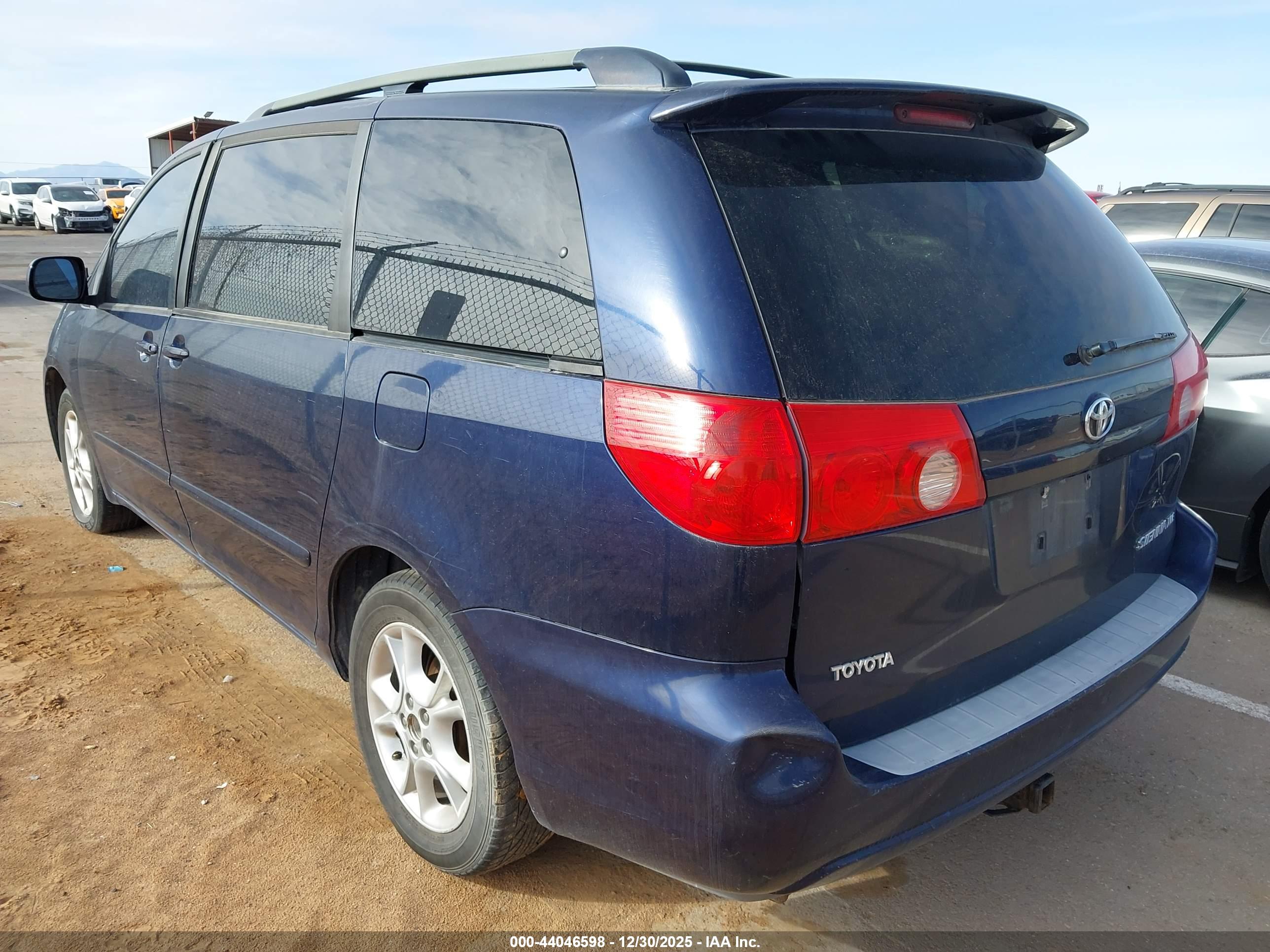 TOYOTA SIENNA image 3