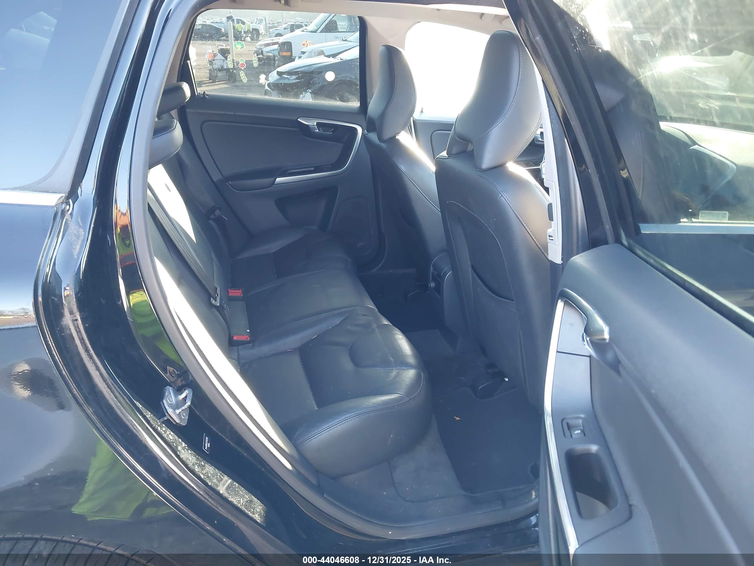 VOLVO XC60 image 8