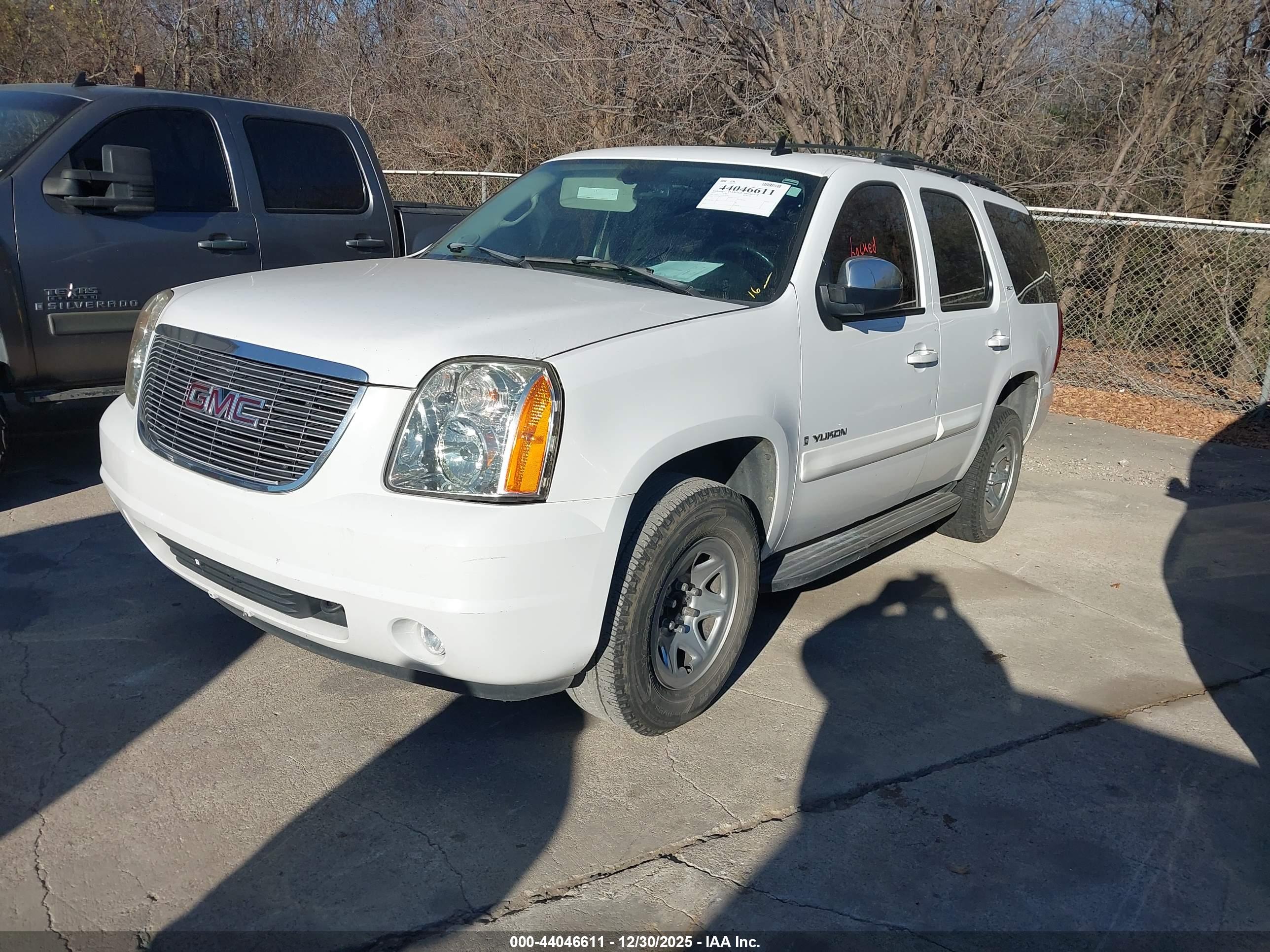 GMC YUKON image 2