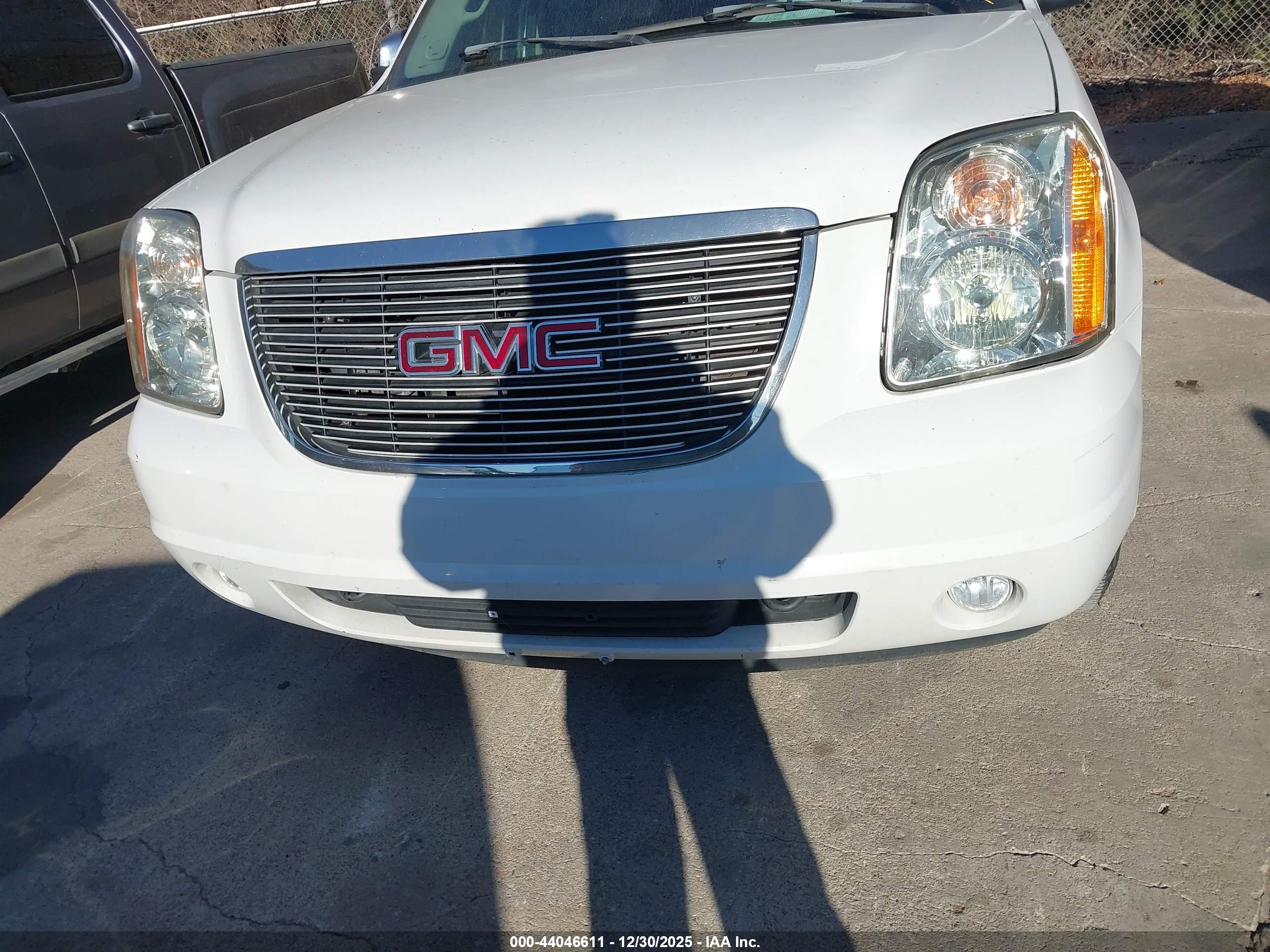GMC YUKON image 6