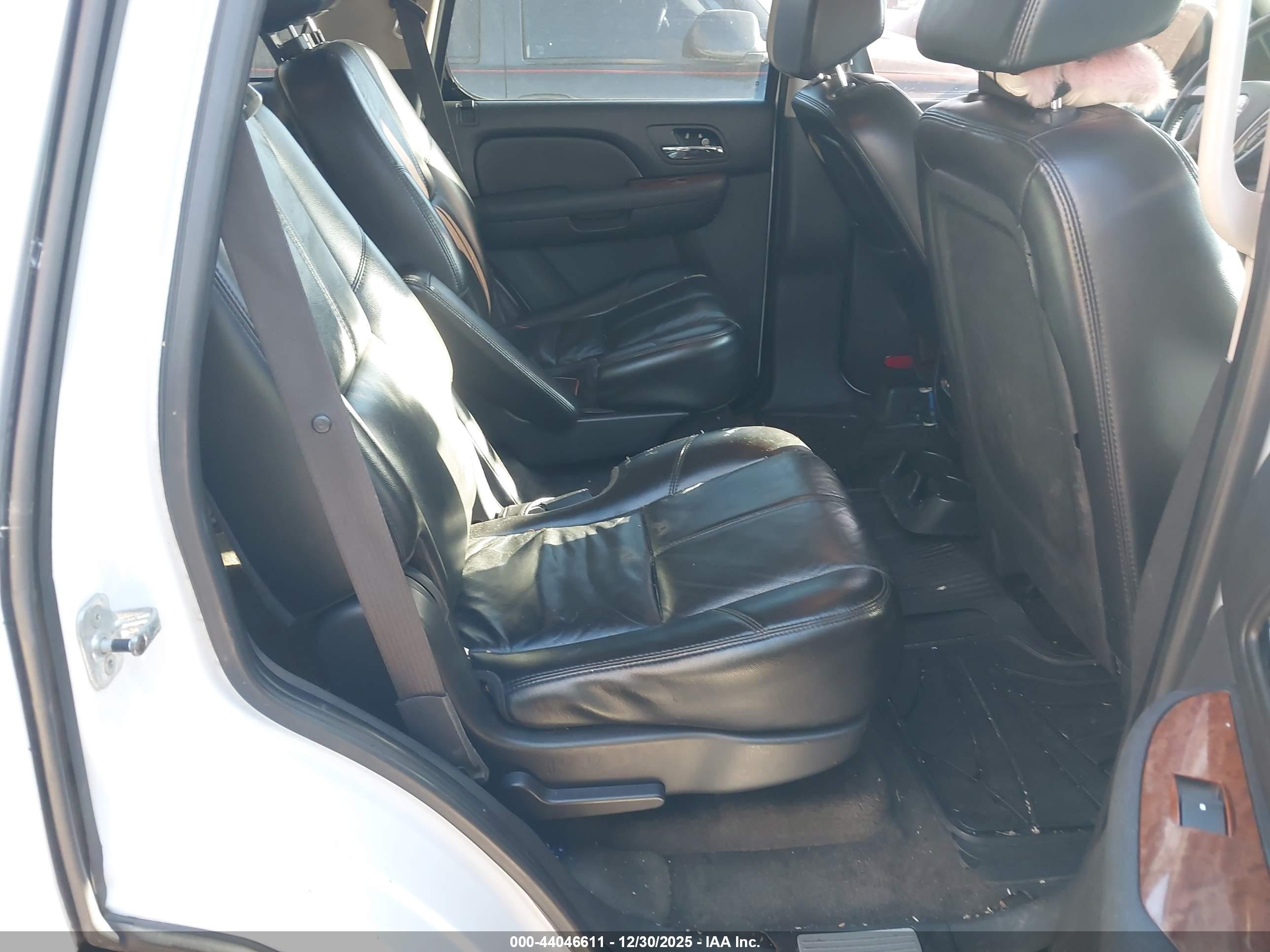 GMC YUKON image 8