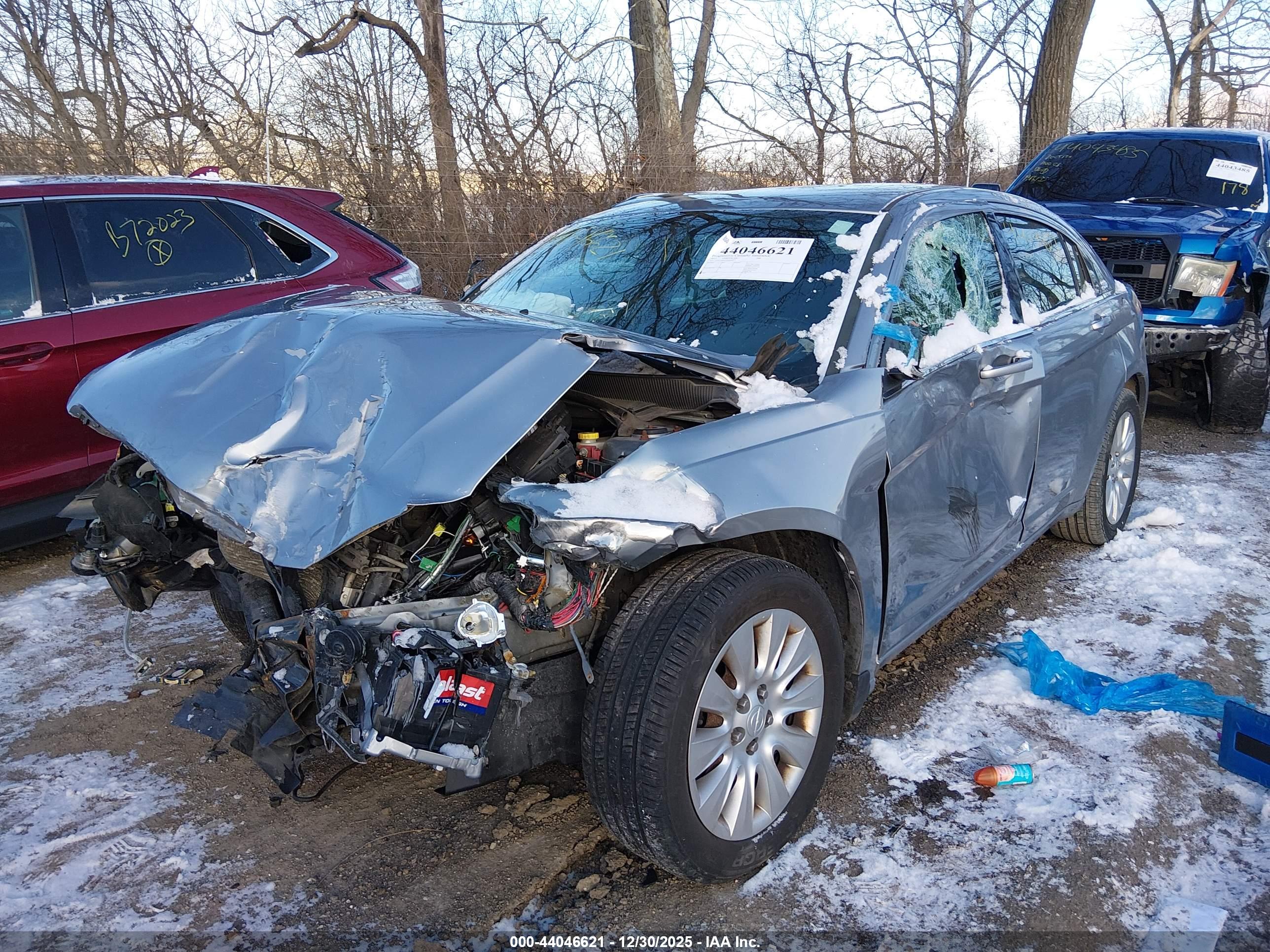 CHRYSLER 200 image 2