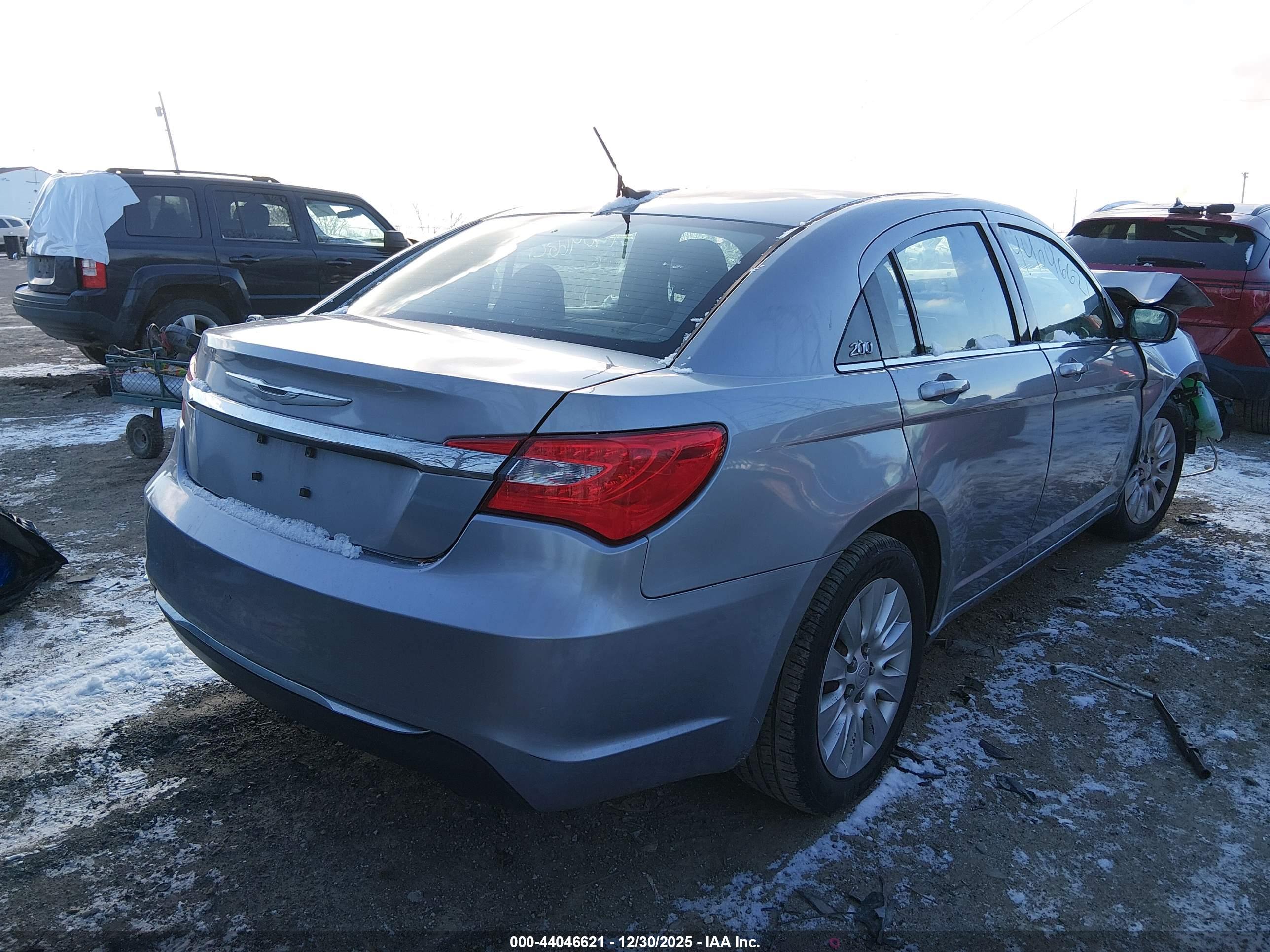 CHRYSLER 200 image 4