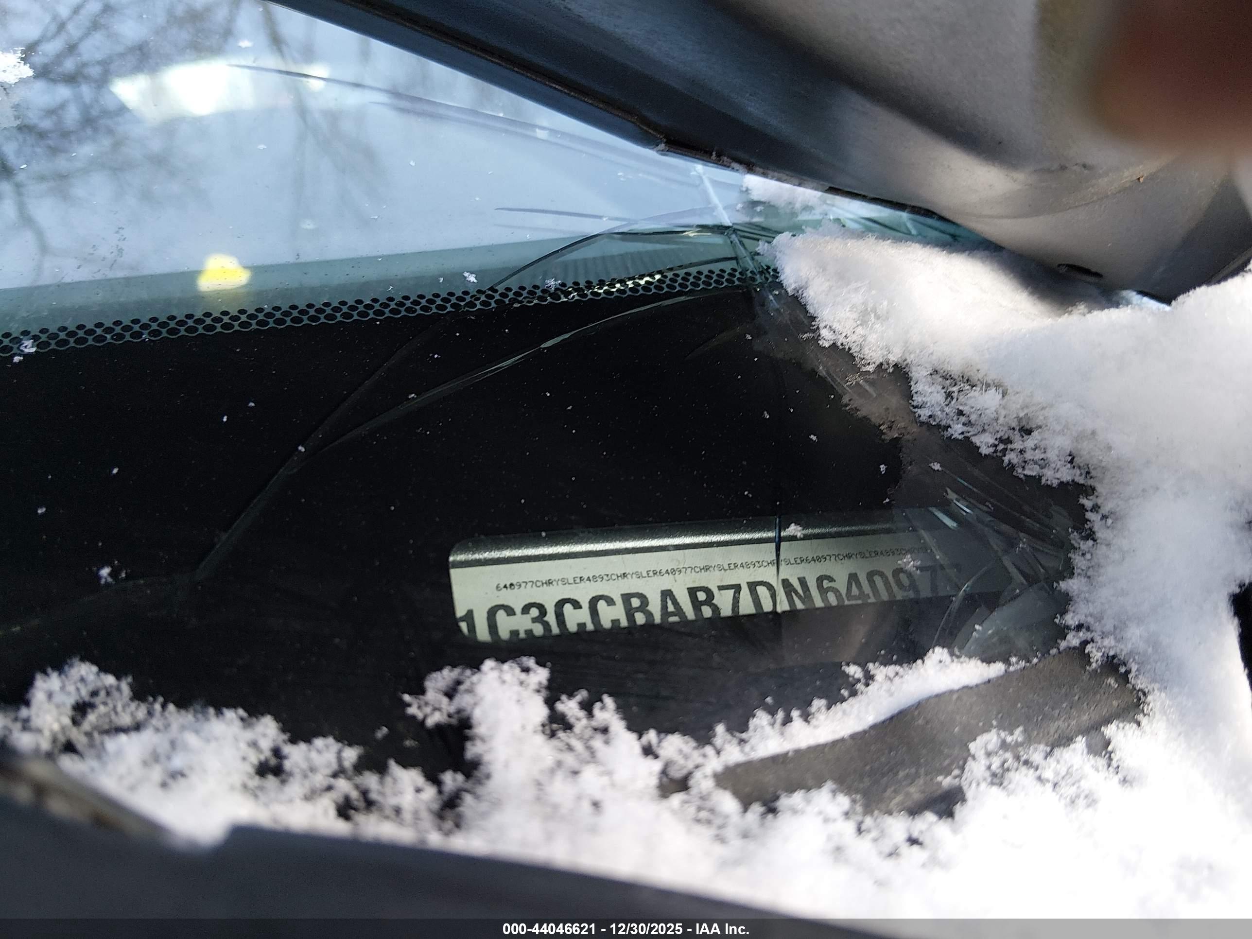 CHRYSLER 200 image 9