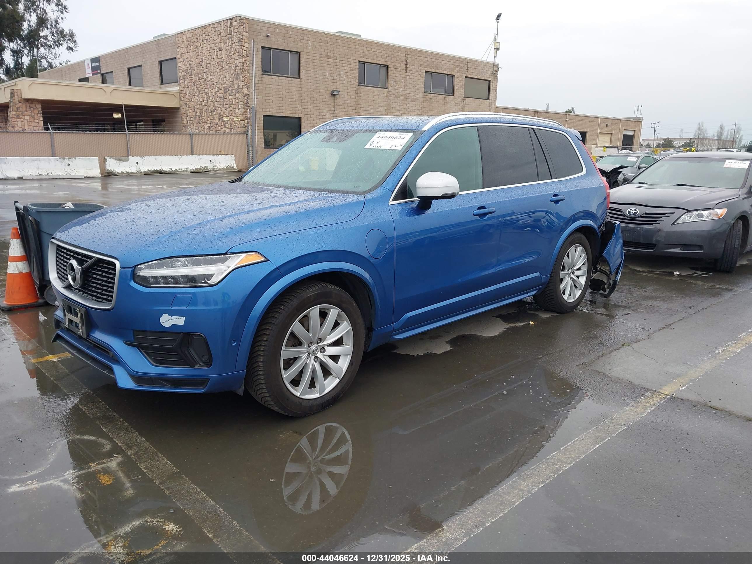 VOLVO XC90 image 2