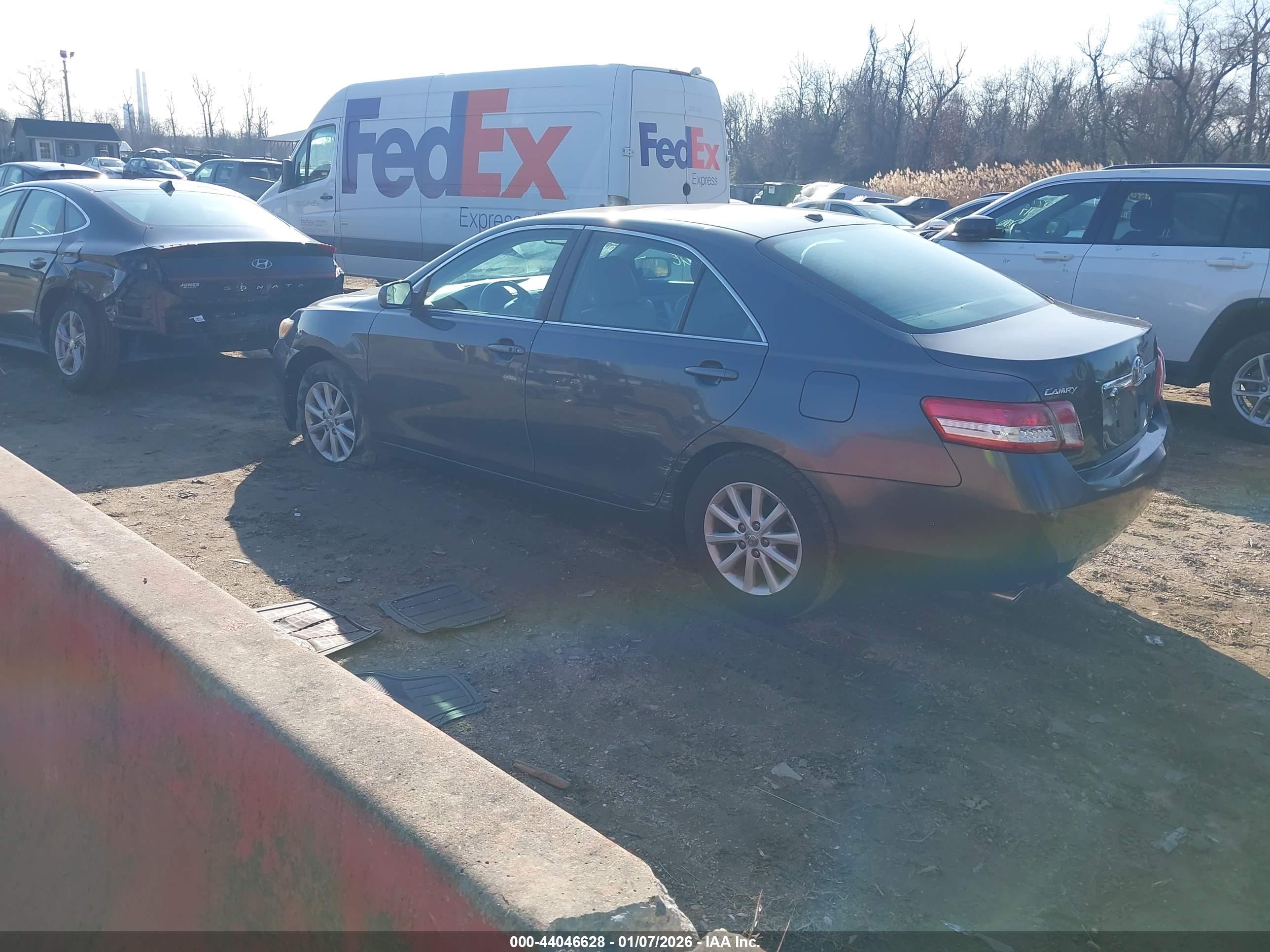 TOYOTA CAMRY image 3