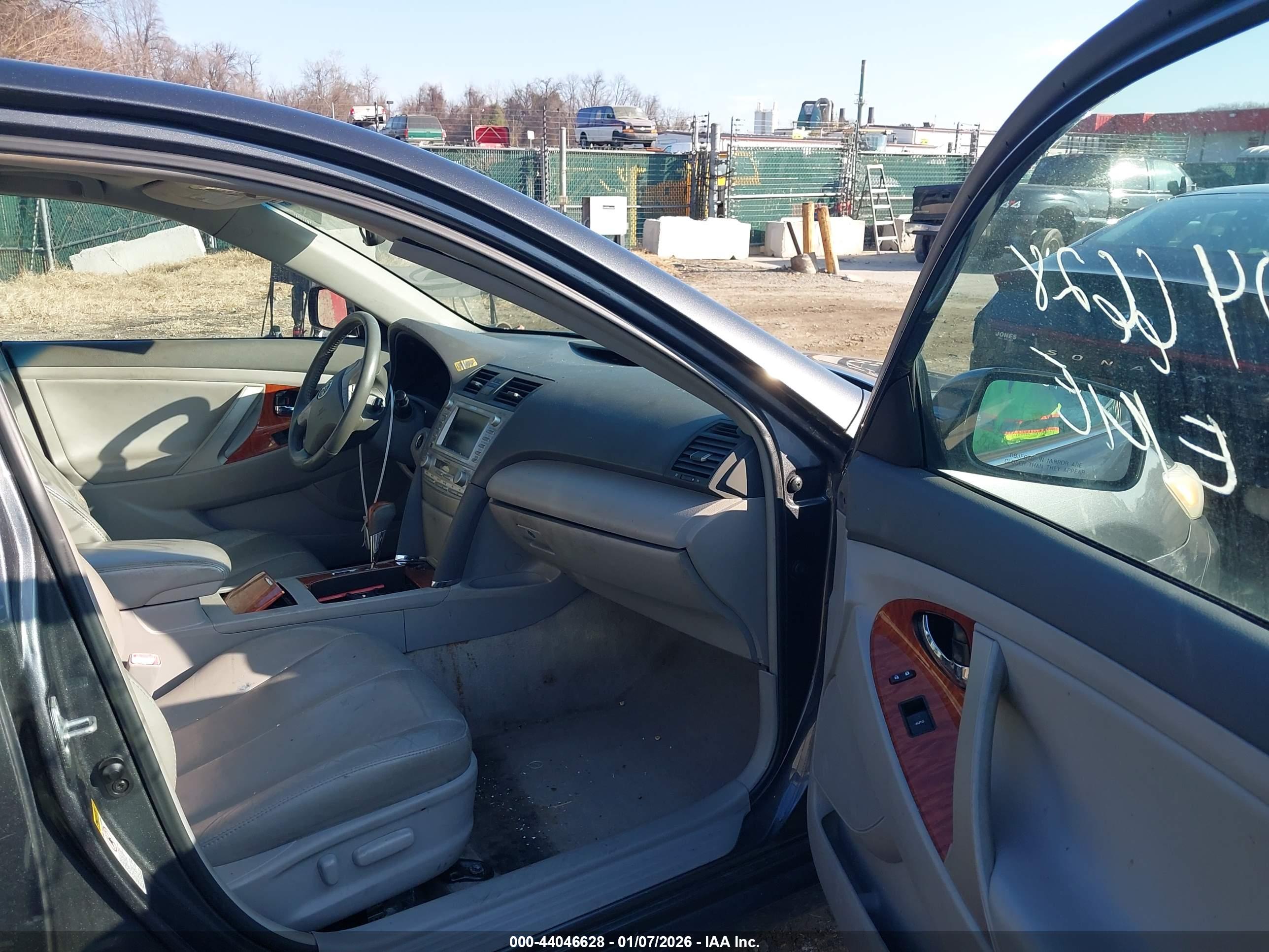 TOYOTA CAMRY image 5