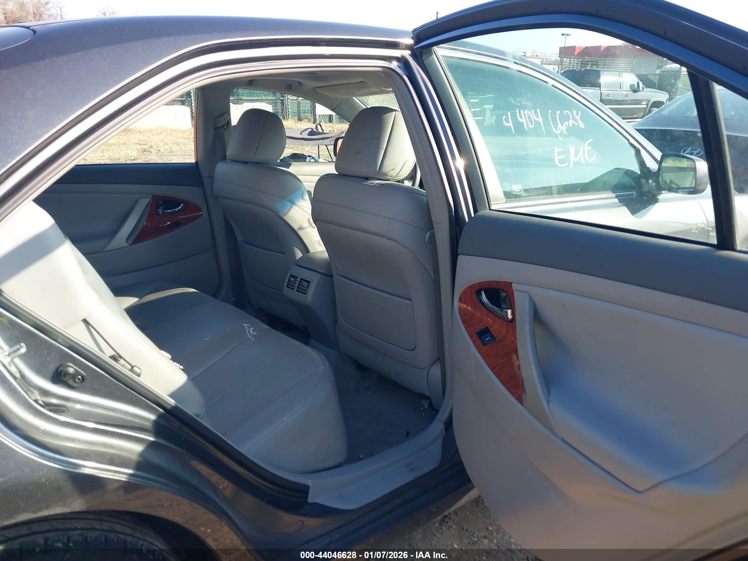 TOYOTA CAMRY image 8