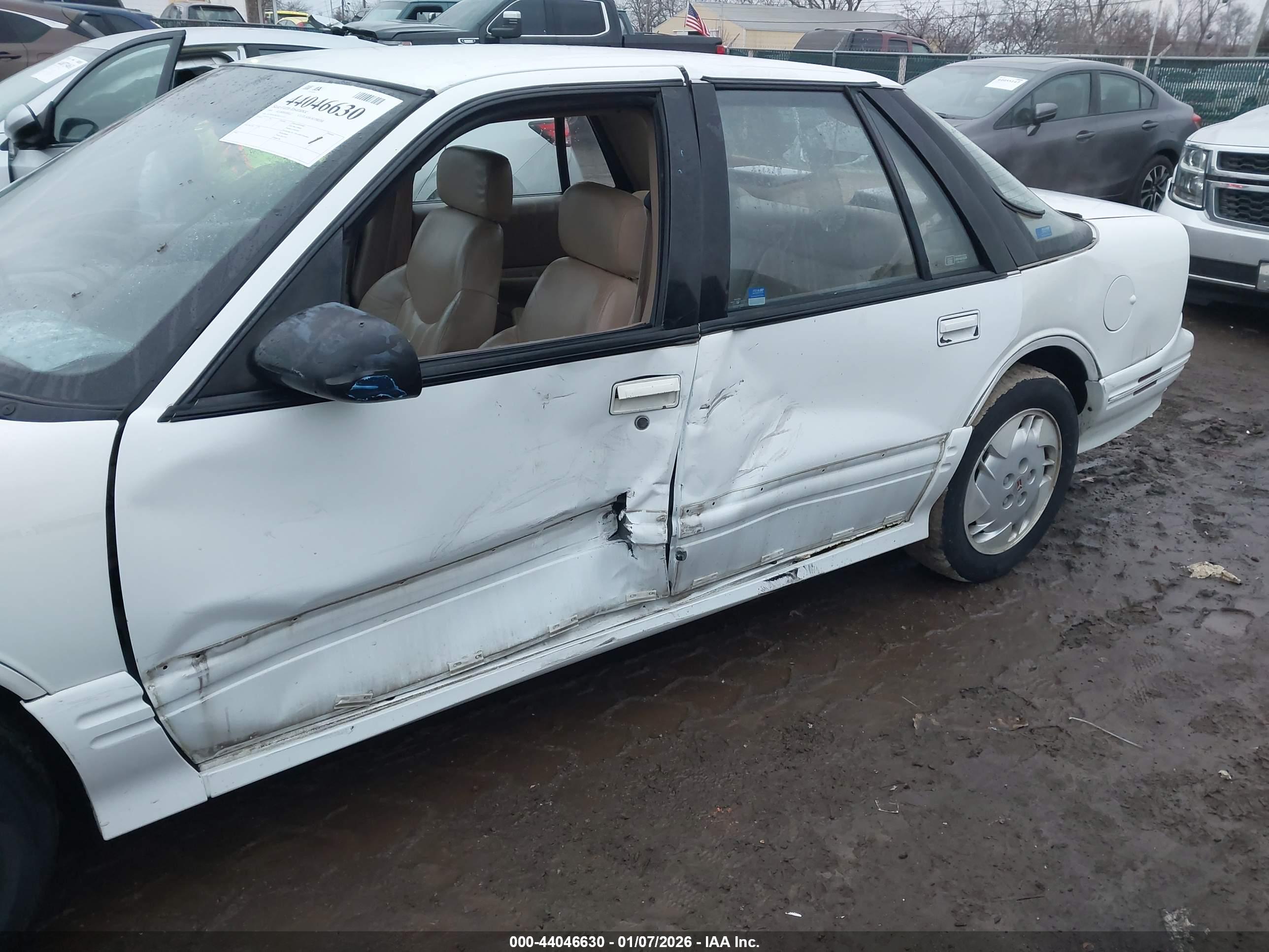 OLDSMOBILE CUTLASS image 6