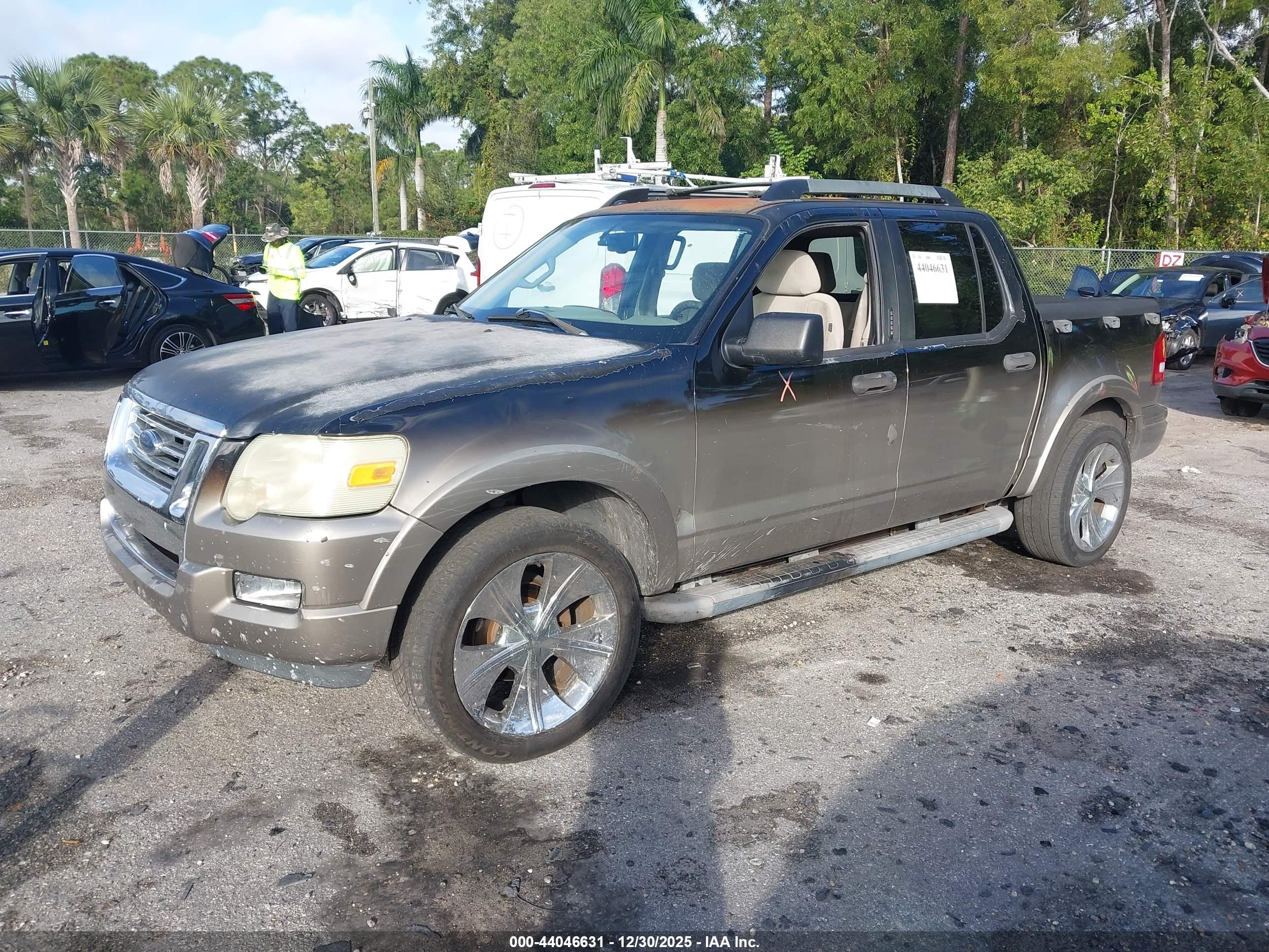 FORD EXPLORER image 2