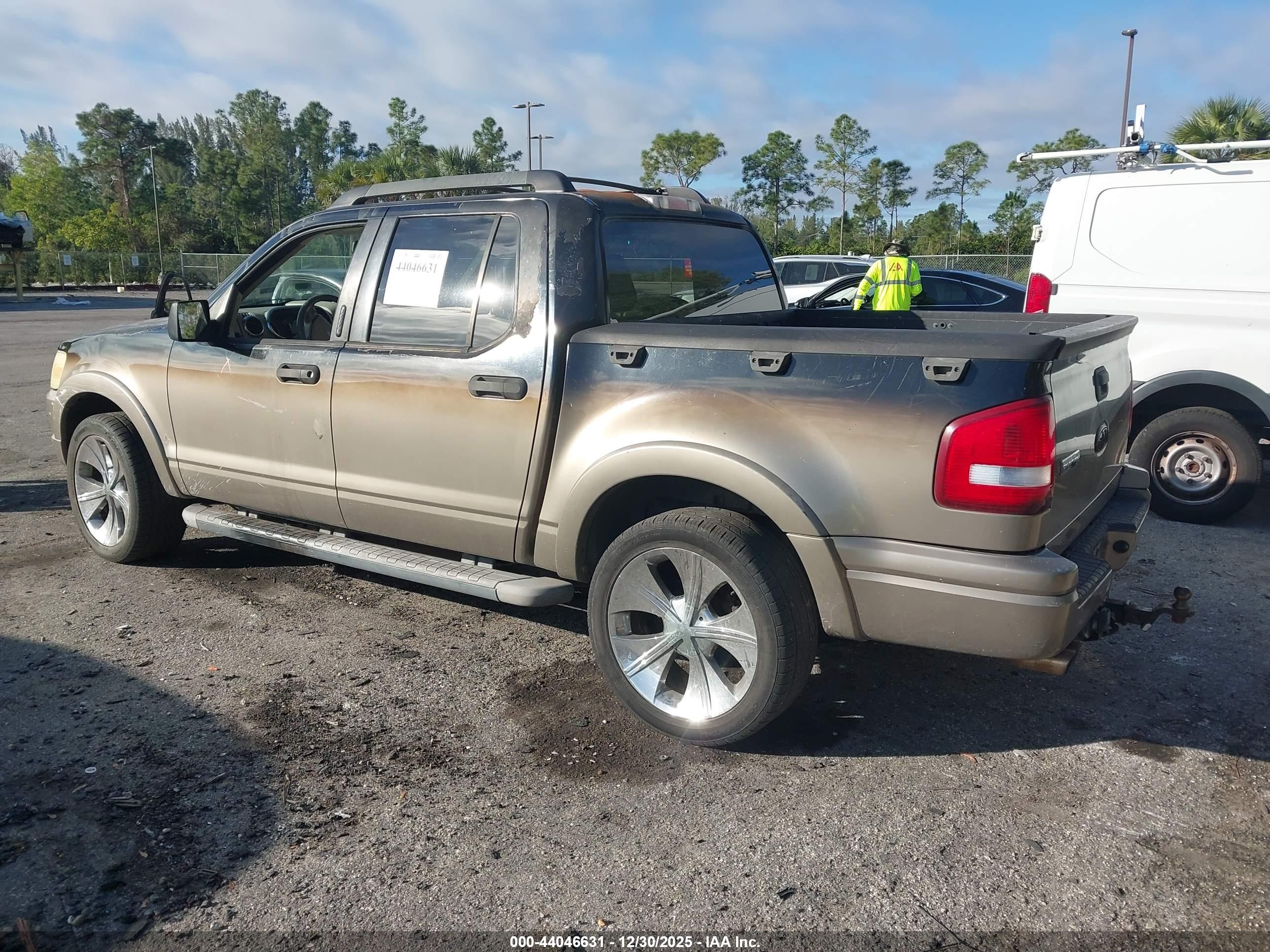 FORD EXPLORER image 3