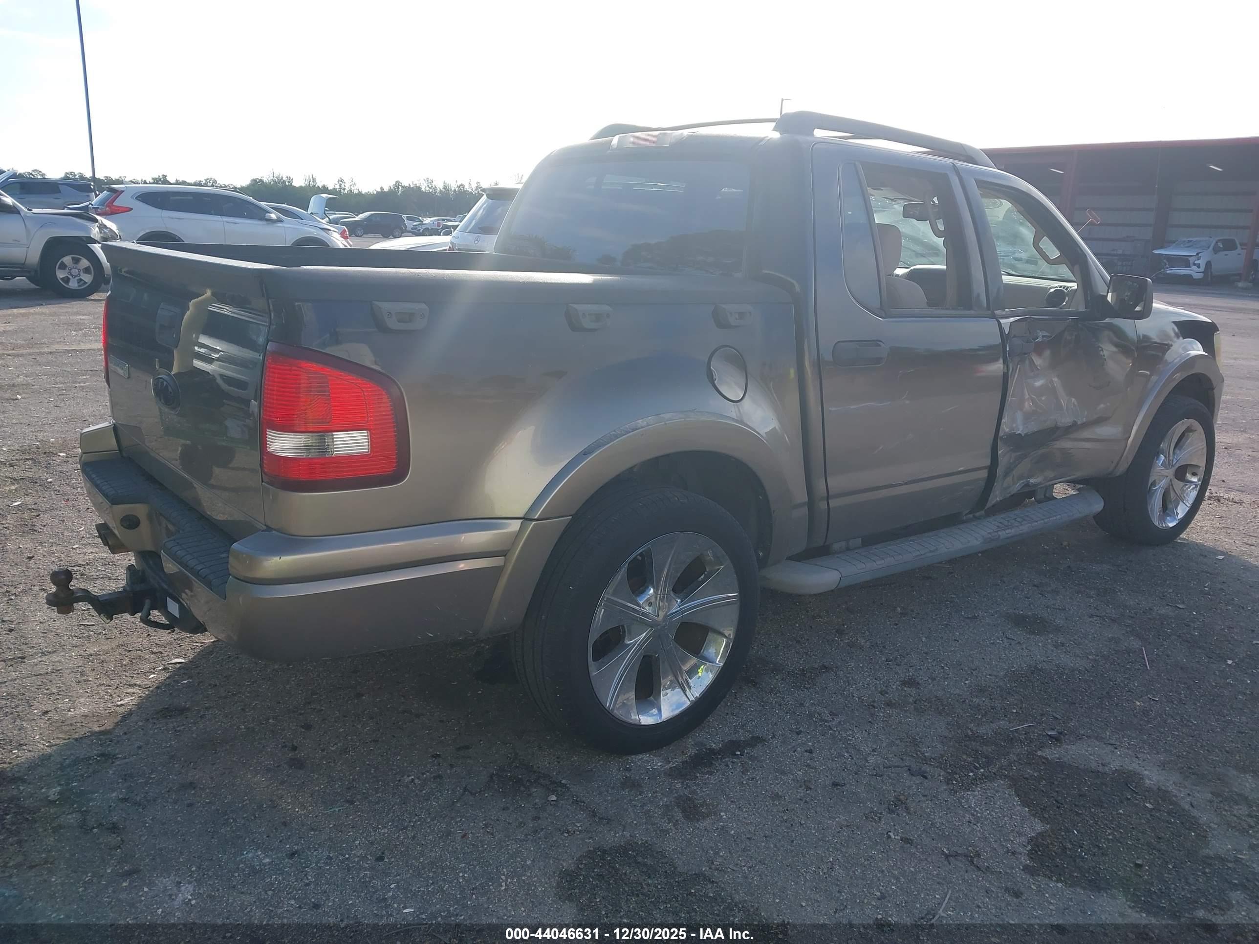 FORD EXPLORER image 4