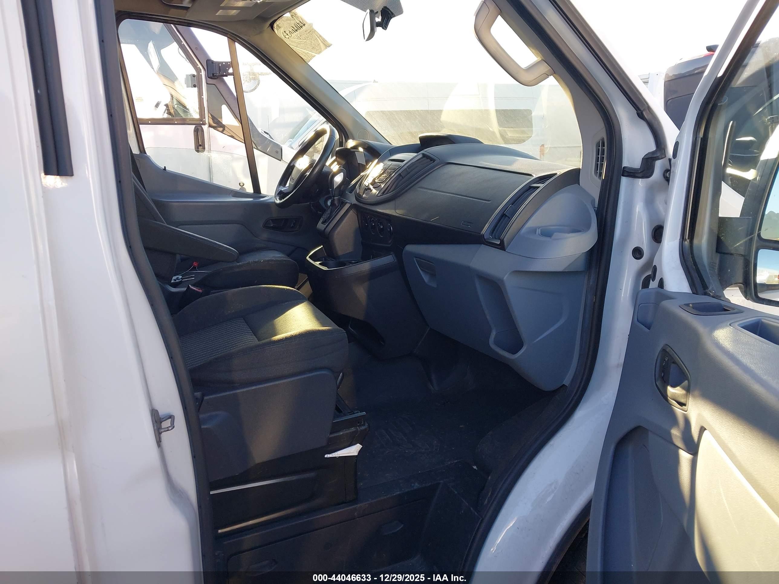 FORD TRANSIT-150 image 5