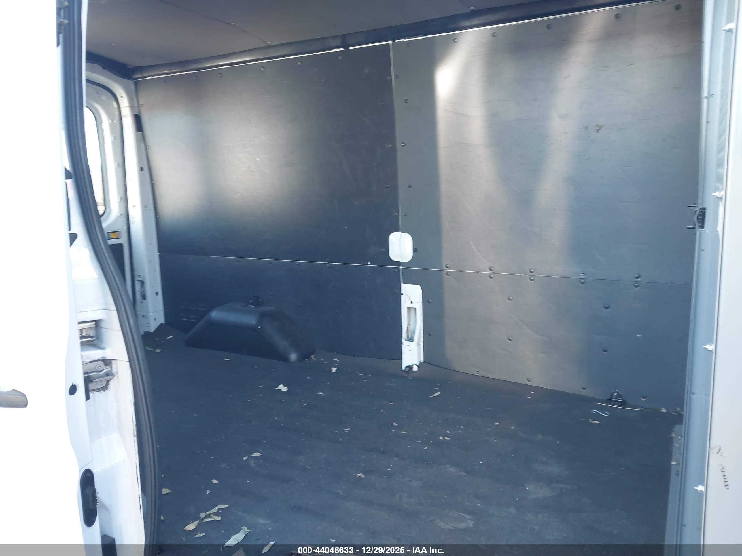FORD TRANSIT-150 image 8