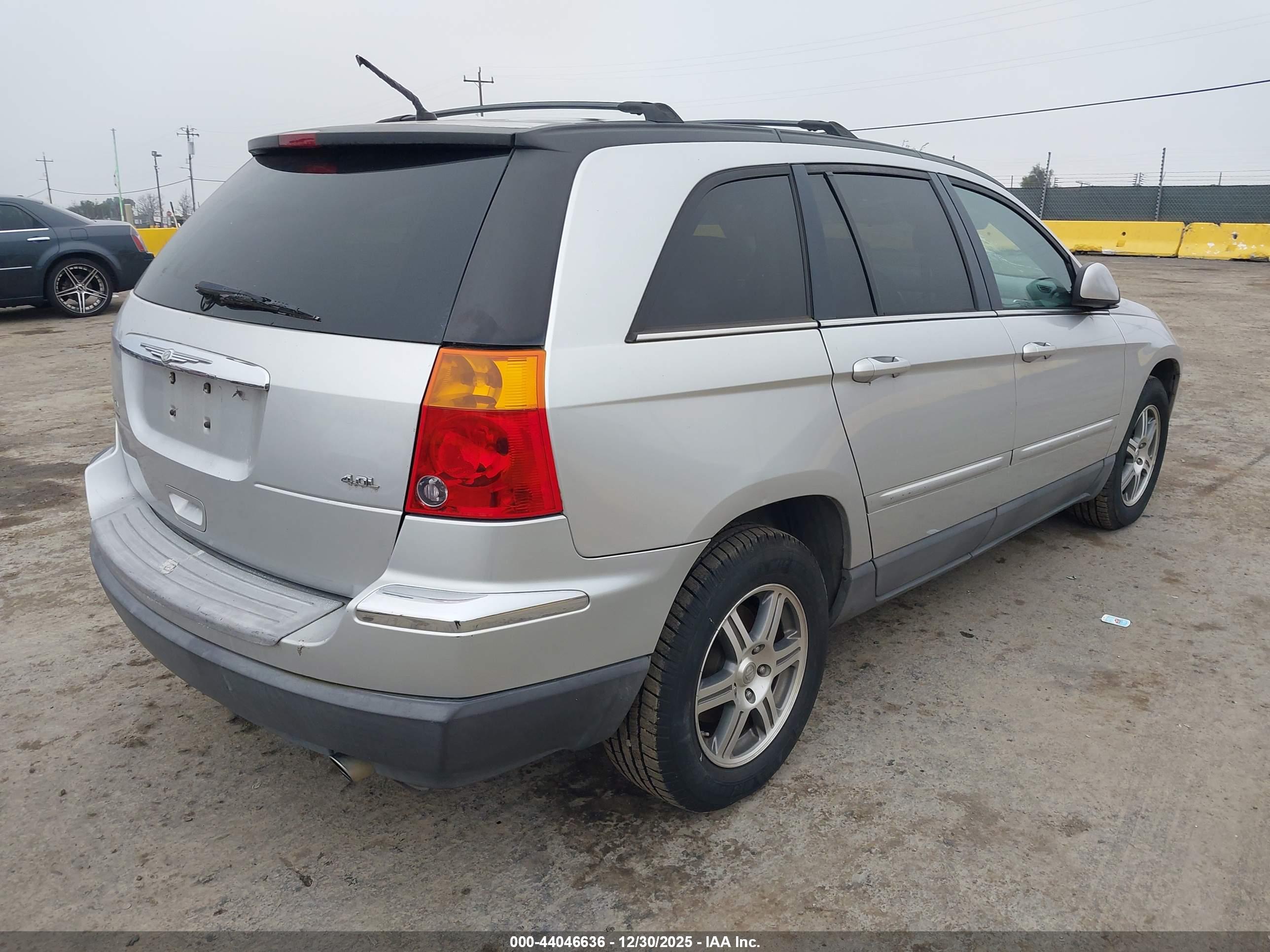 CHRYSLER PACIFICA image 4