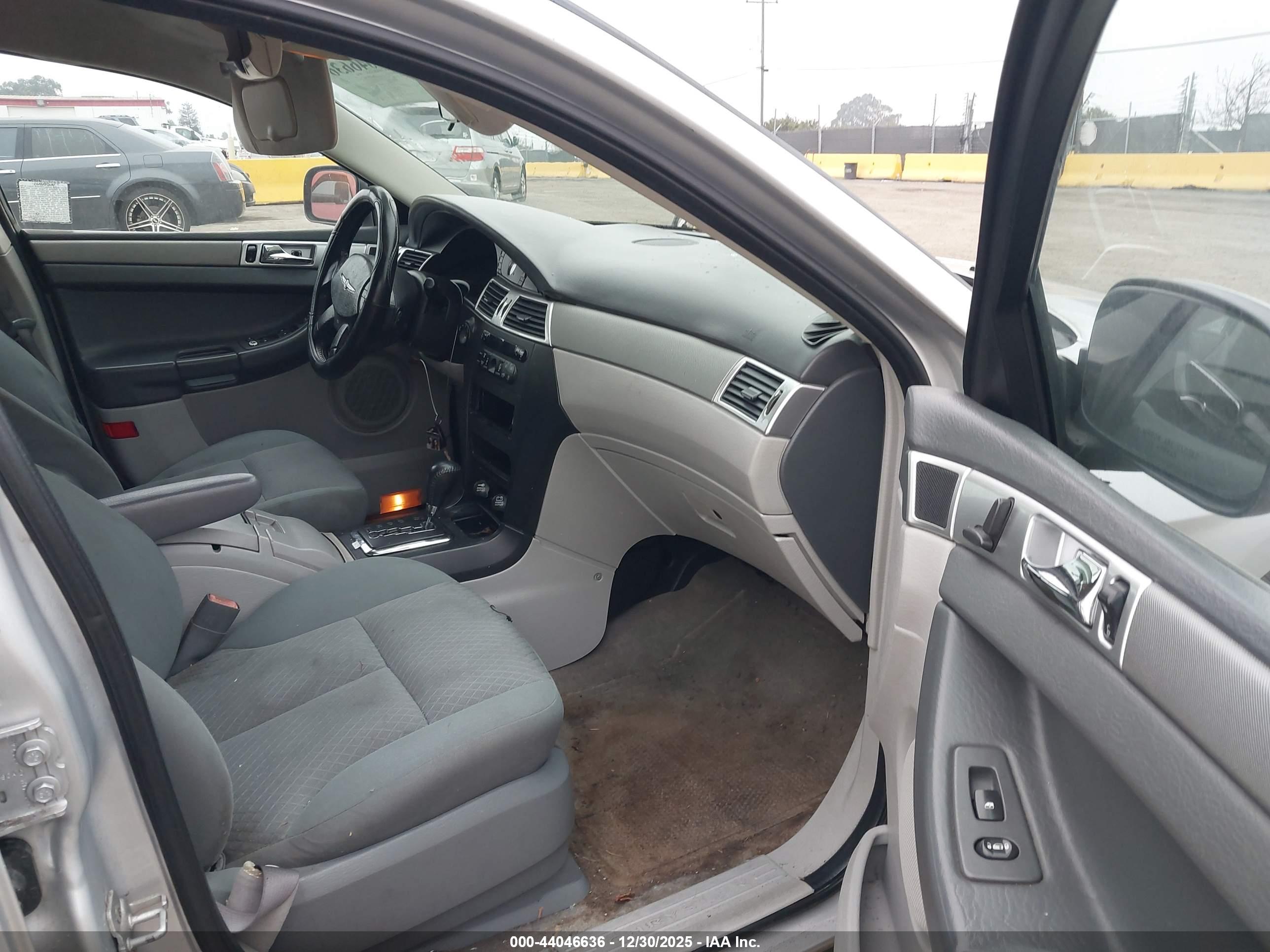 CHRYSLER PACIFICA image 5