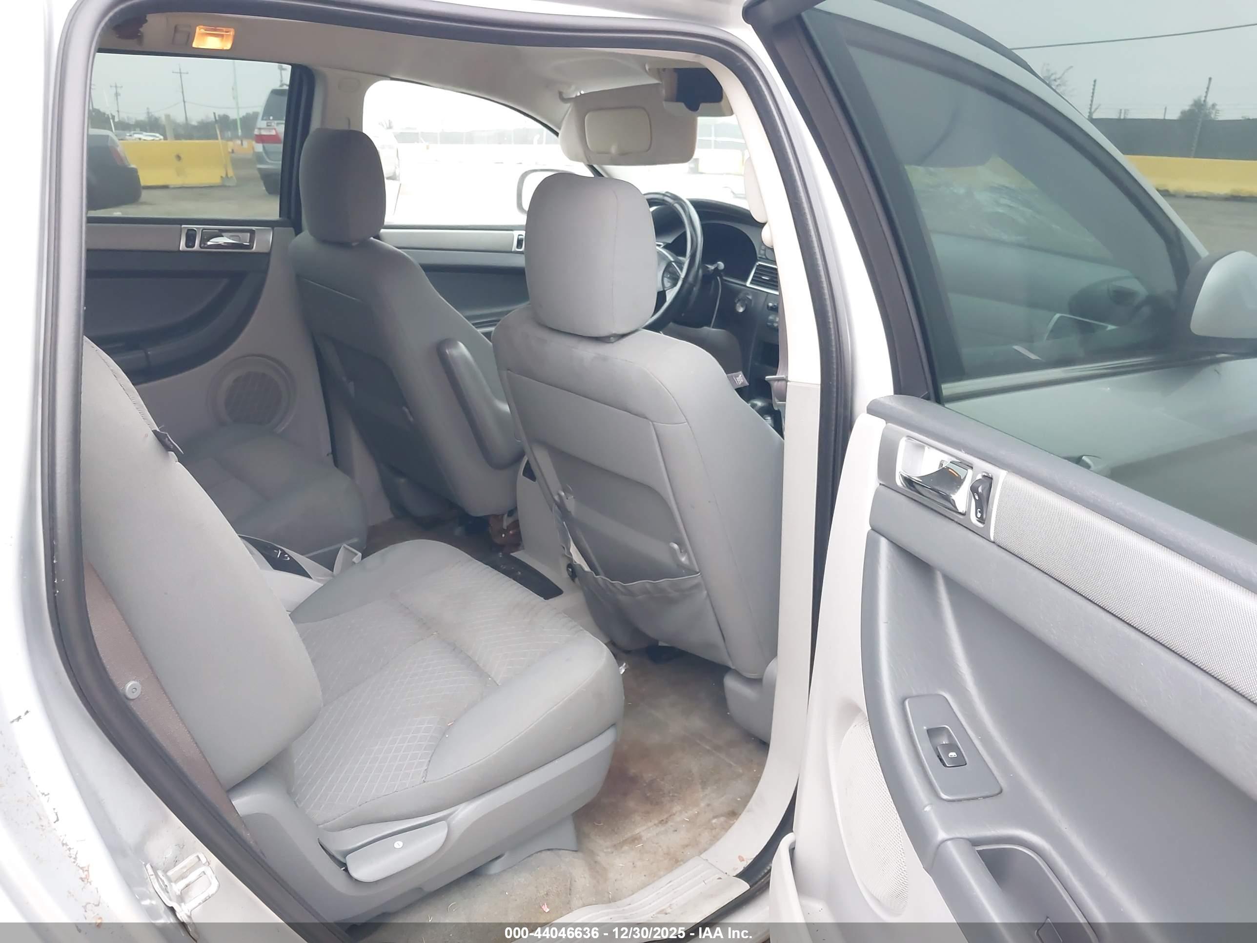 CHRYSLER PACIFICA image 8
