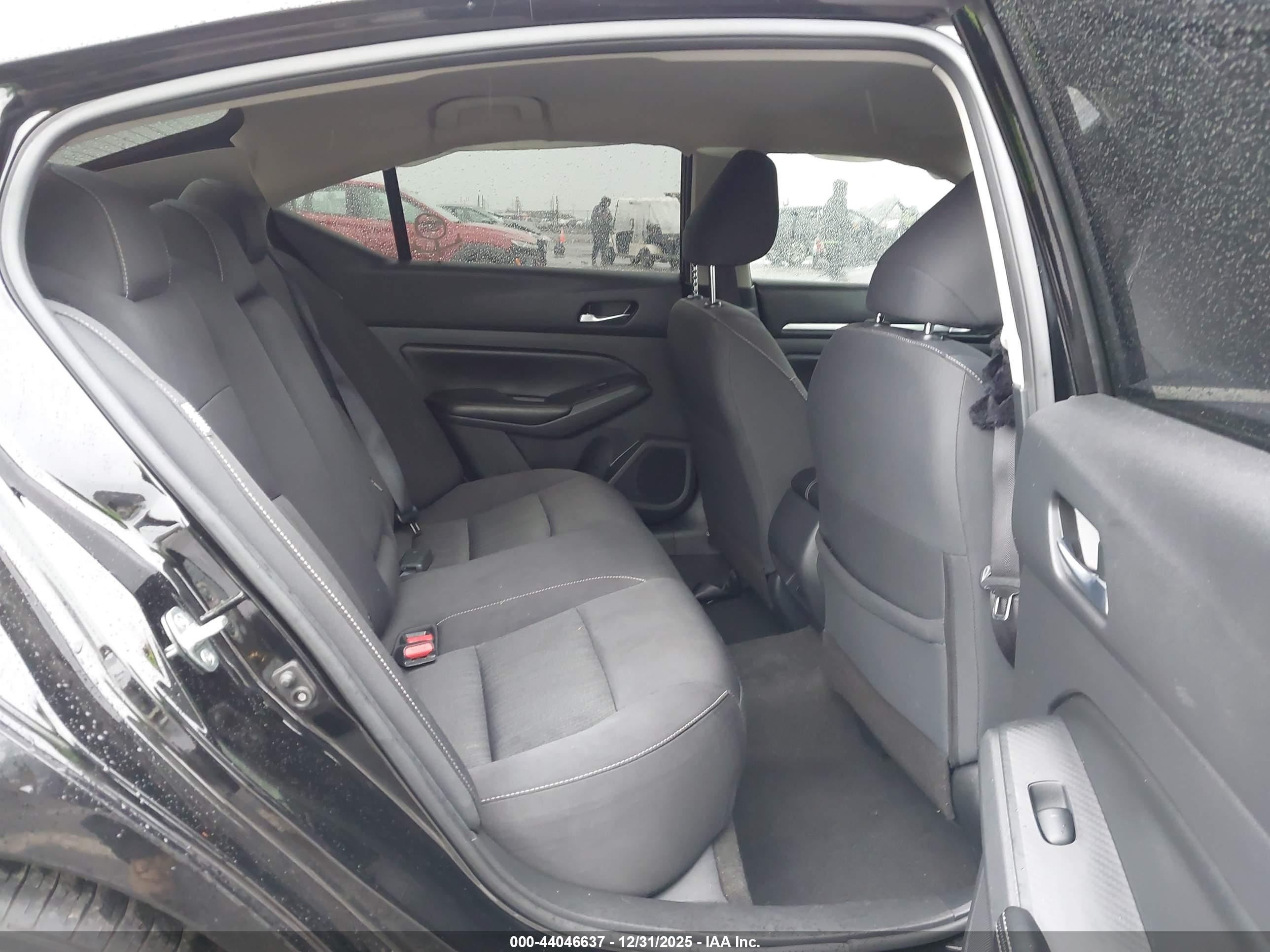 NISSAN ALTIMA image 8