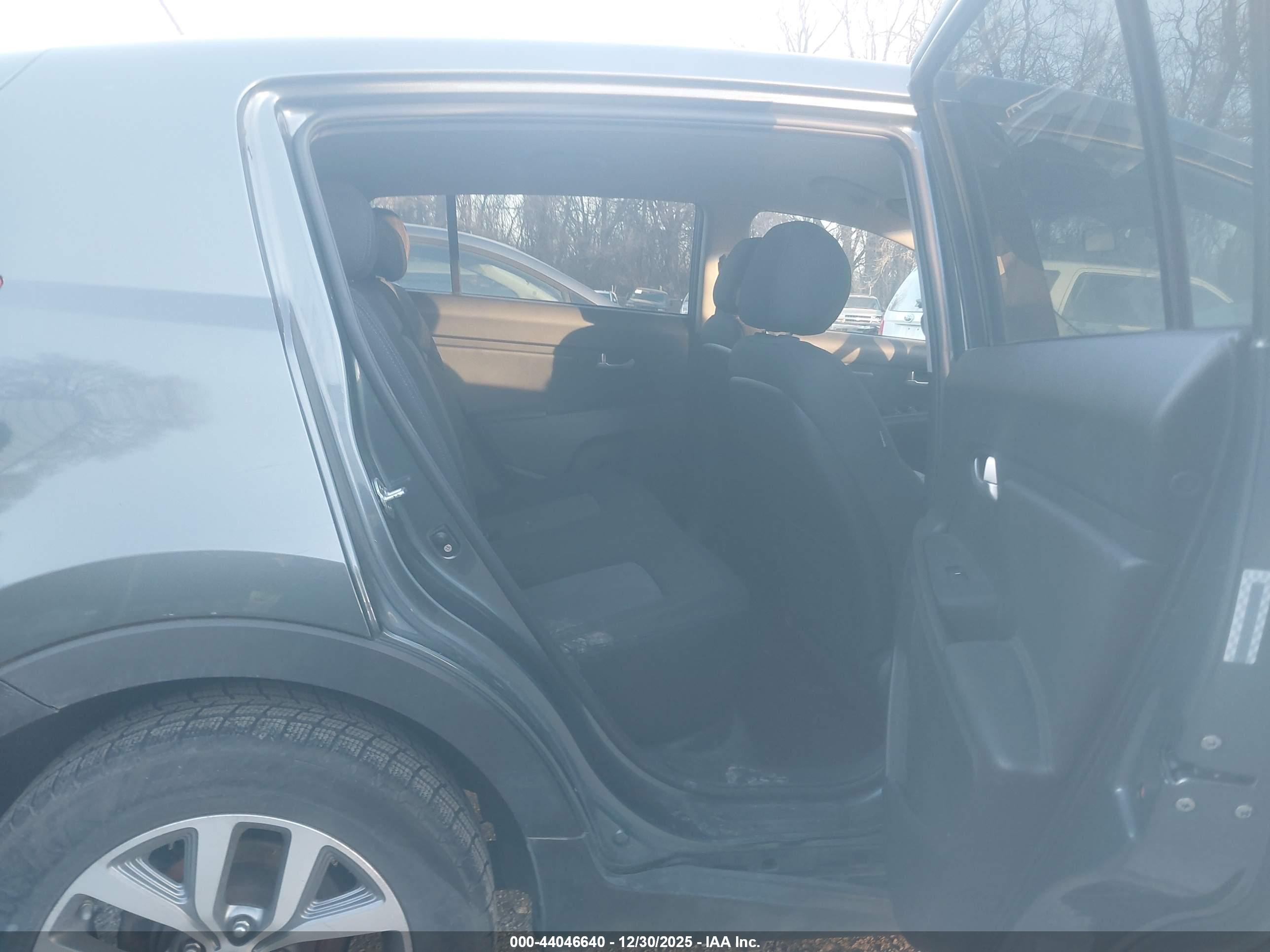 KIA SPORTAGE image 8