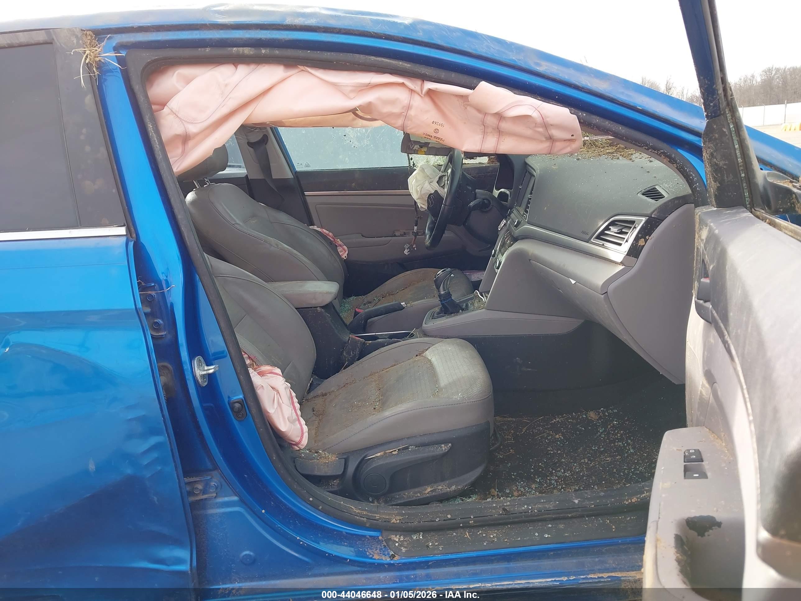 HYUNDAI ELANTRA image 5
