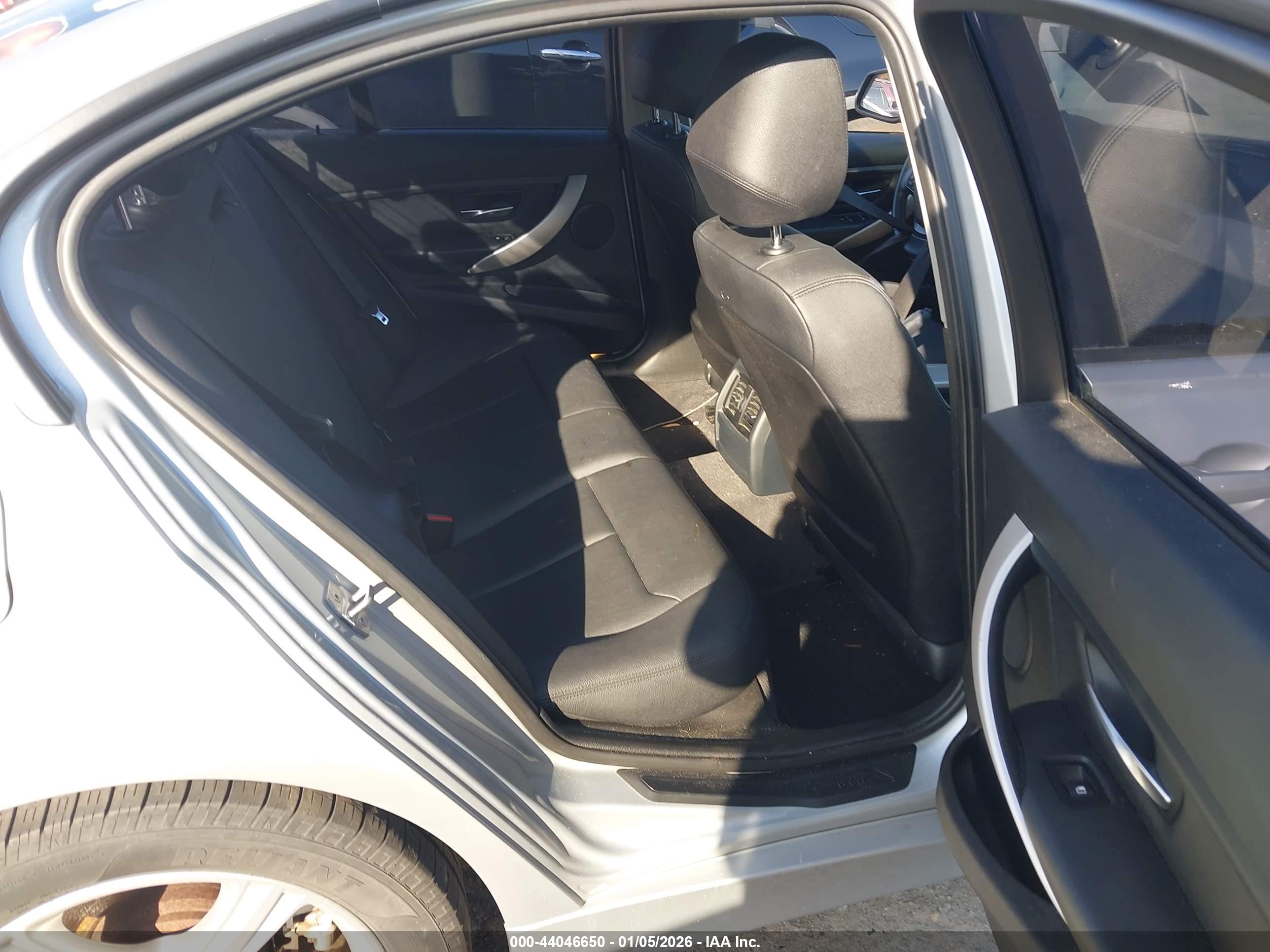 BMW 320I image 8