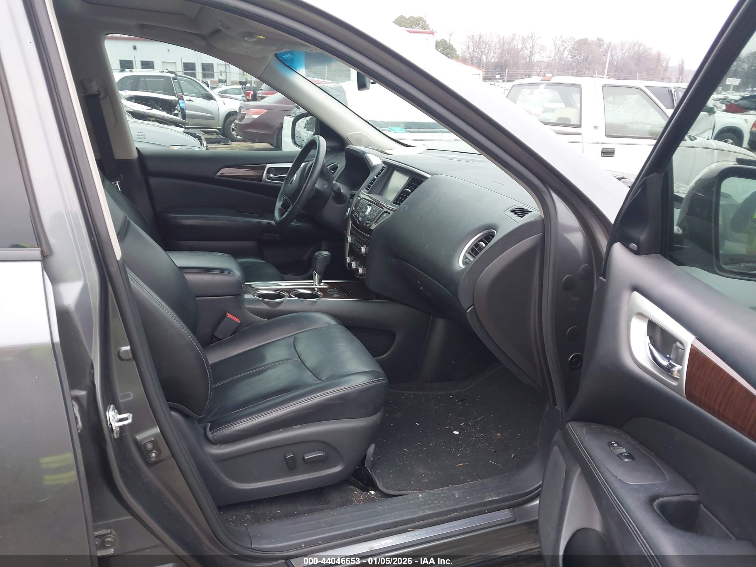NISSAN PATHFINDER image 5