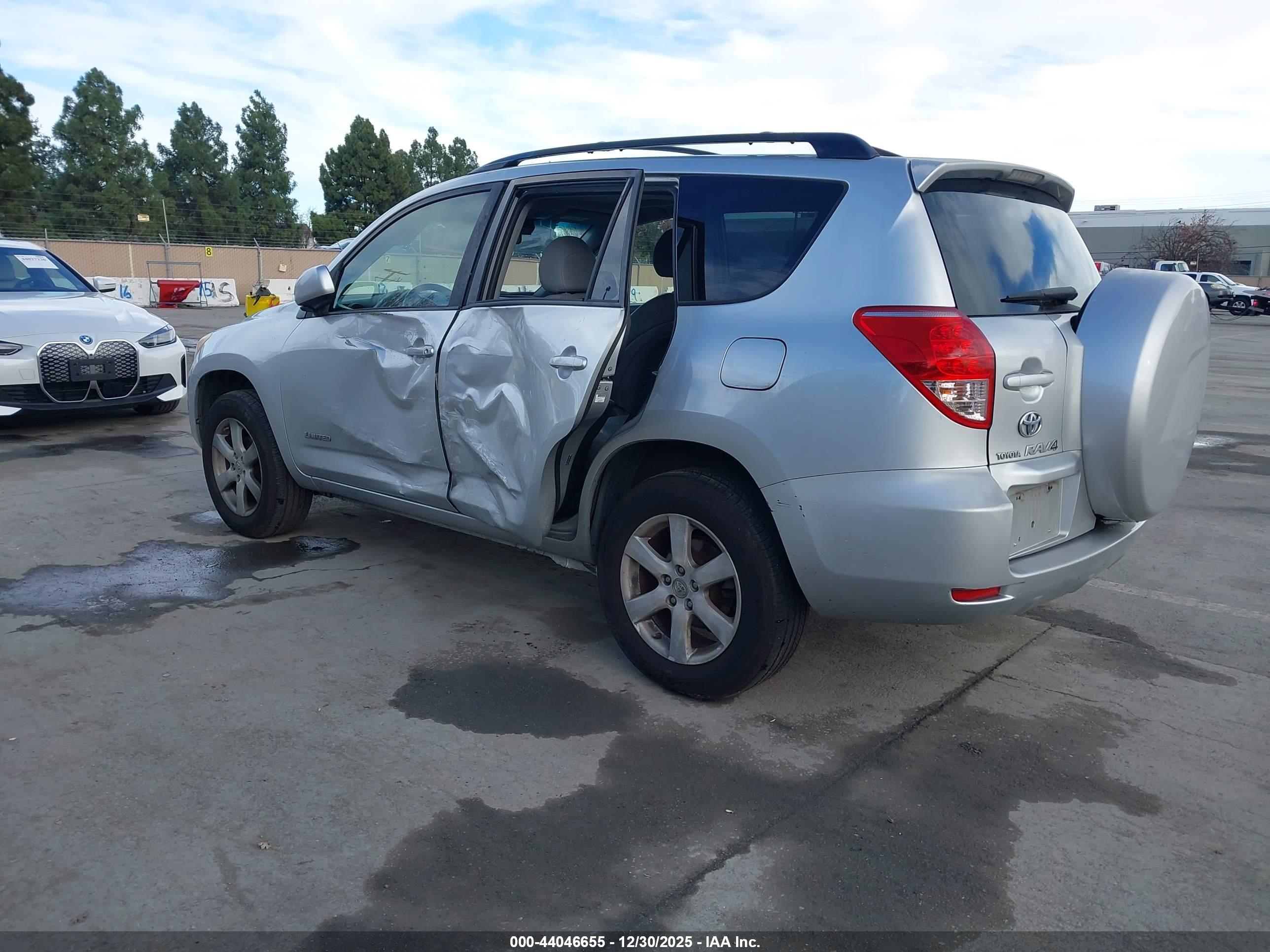 TOYOTA RAV4 image 3