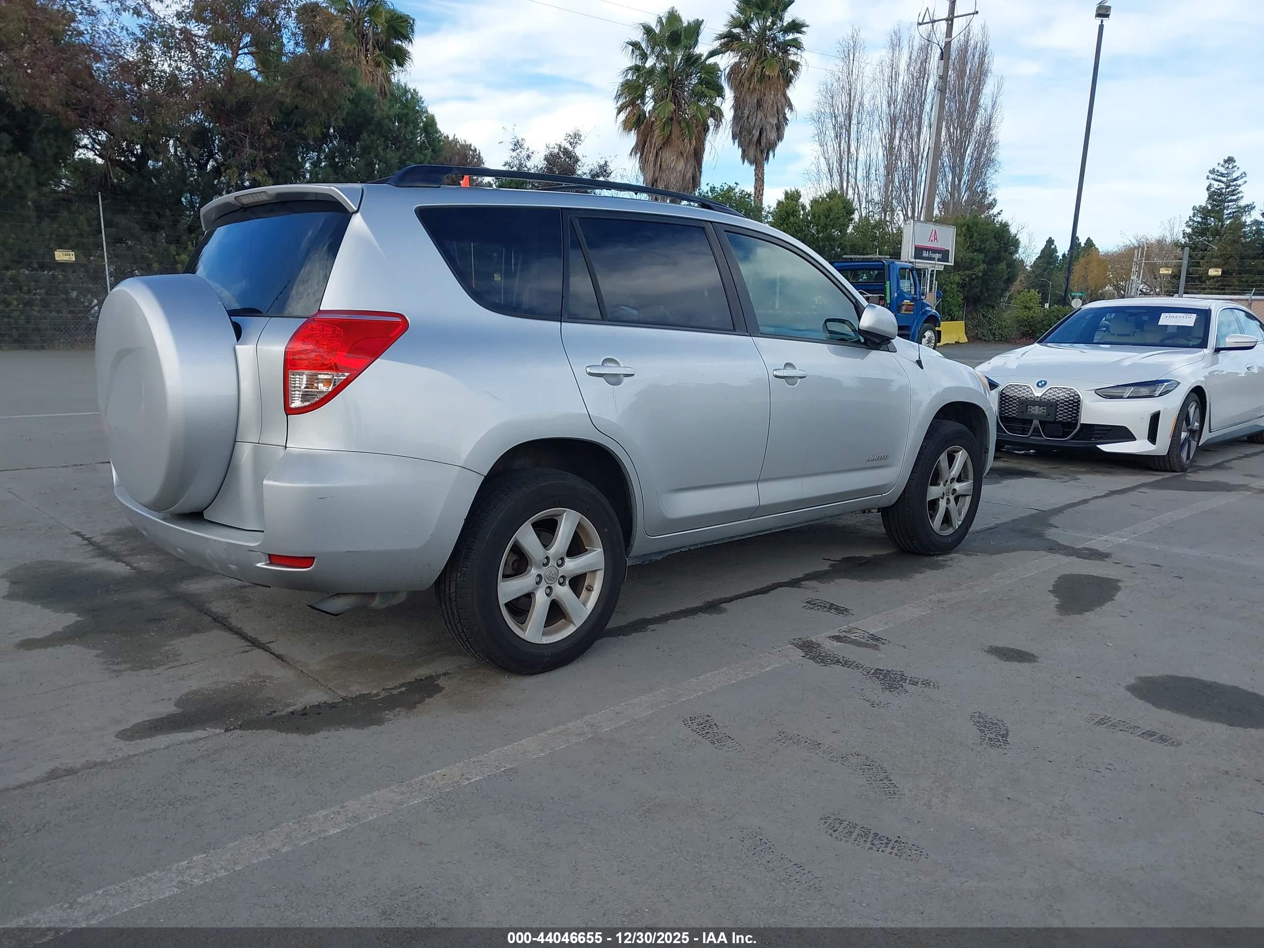 TOYOTA RAV4 image 4