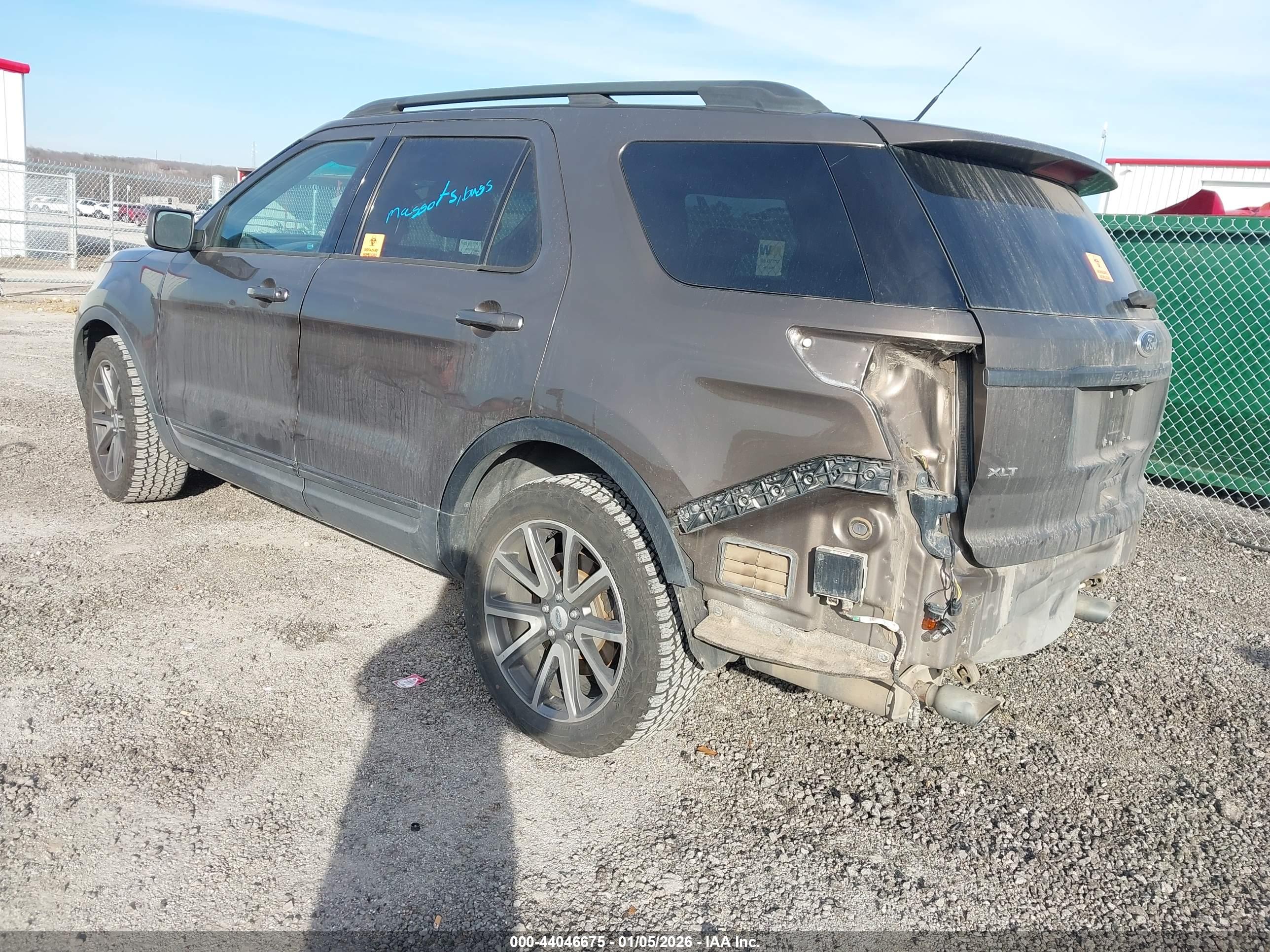 FORD EXPLORER image 3