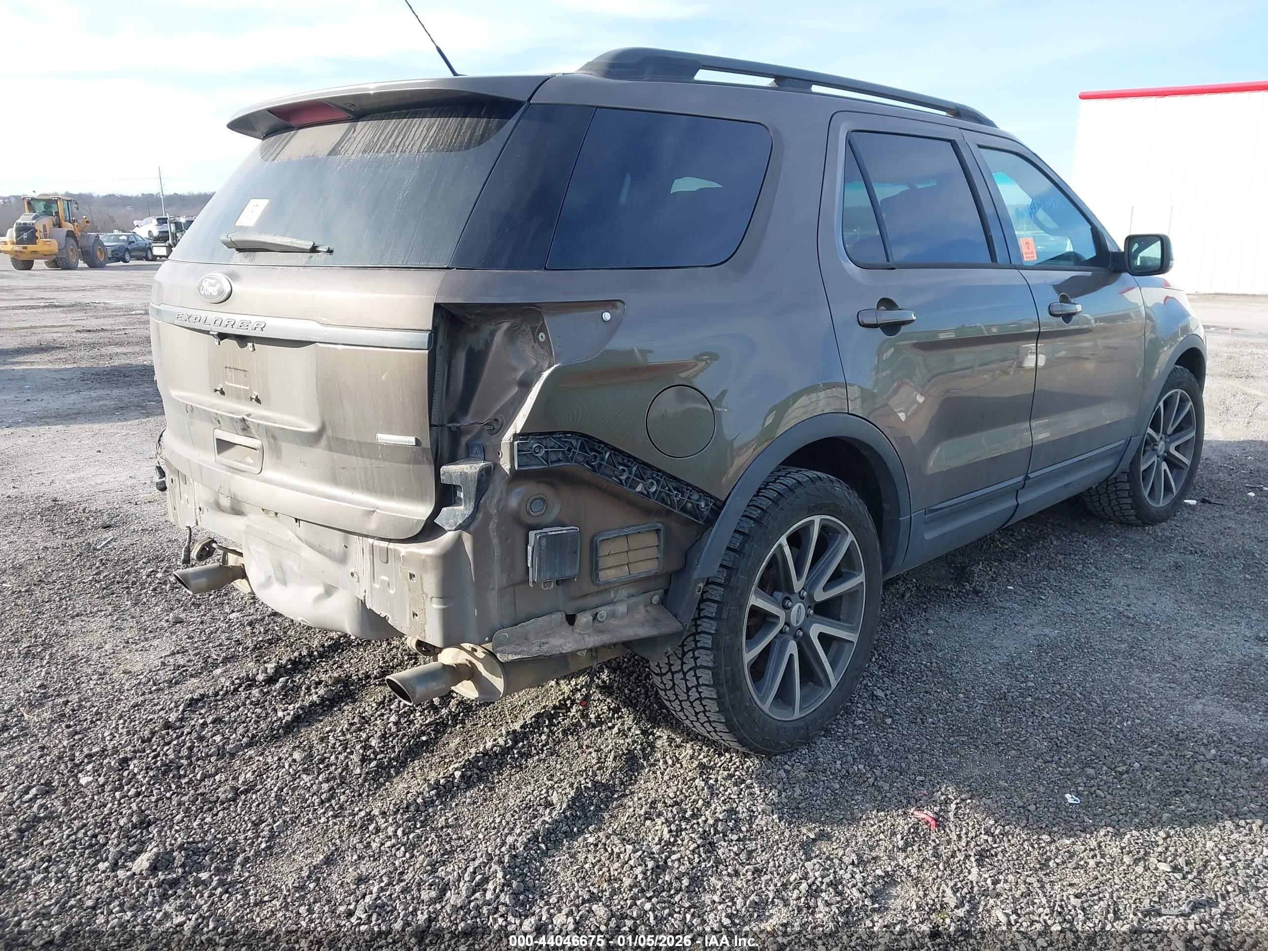 FORD EXPLORER image 4