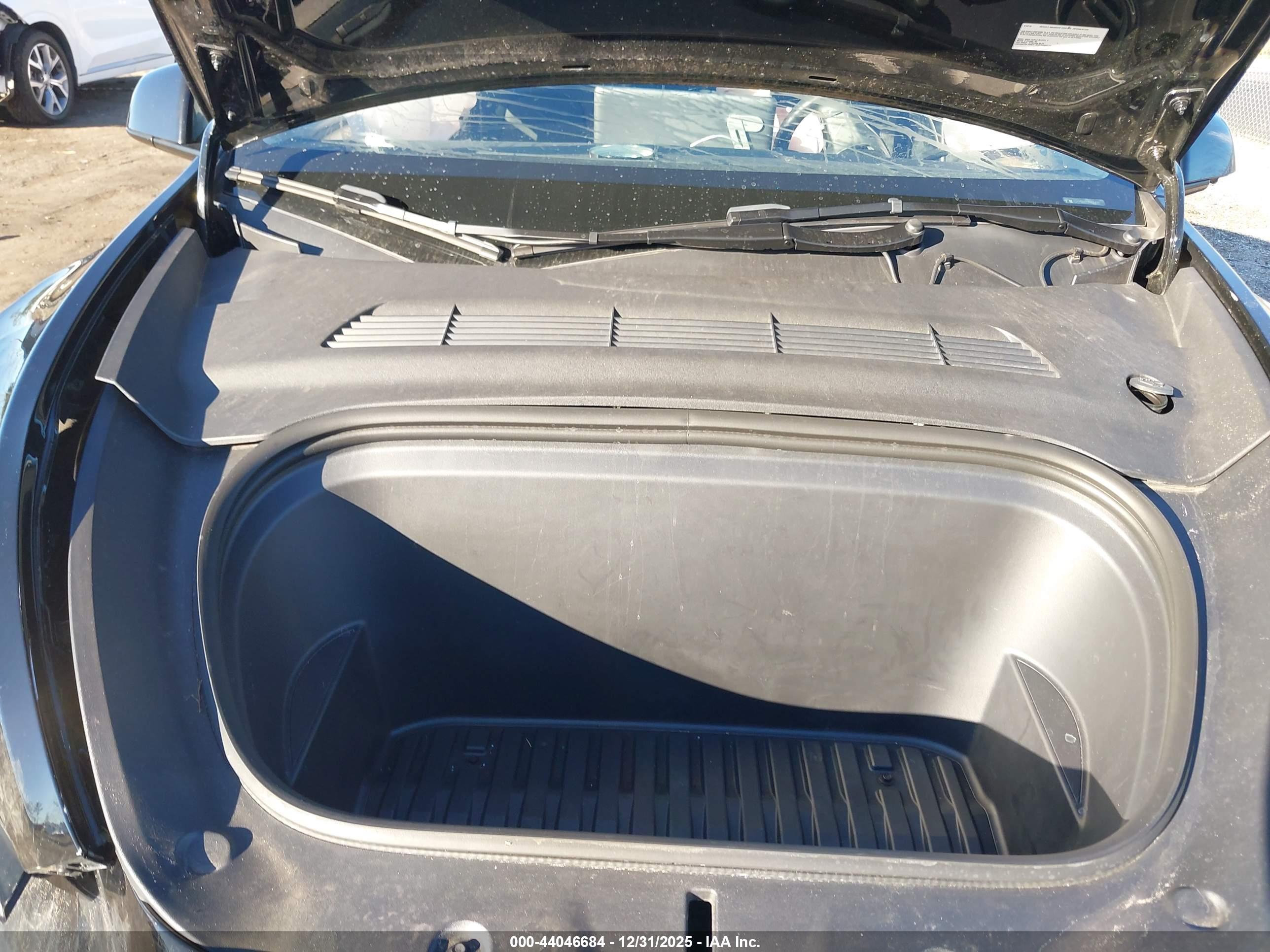 TESLA MODEL image 10