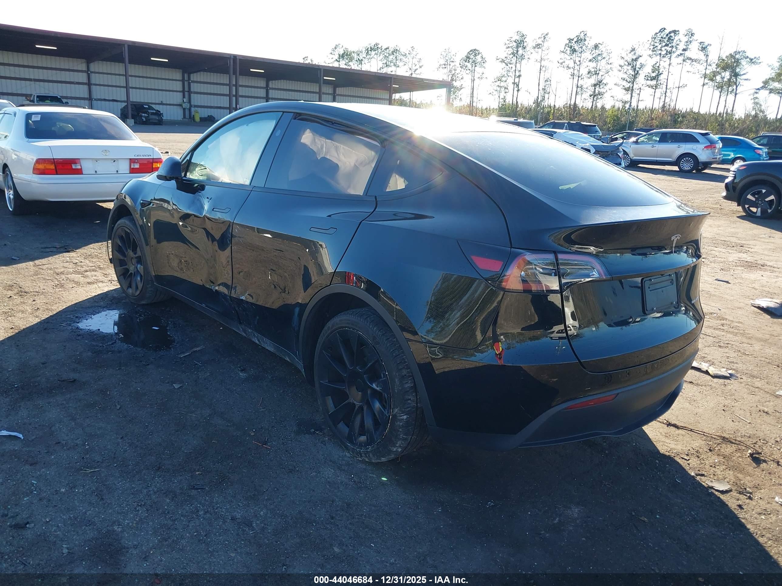 TESLA MODEL image 3