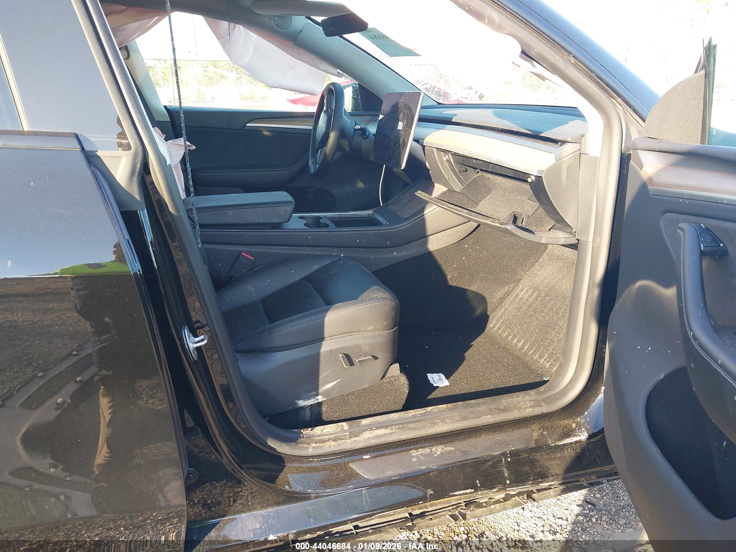 TESLA MODEL image 5