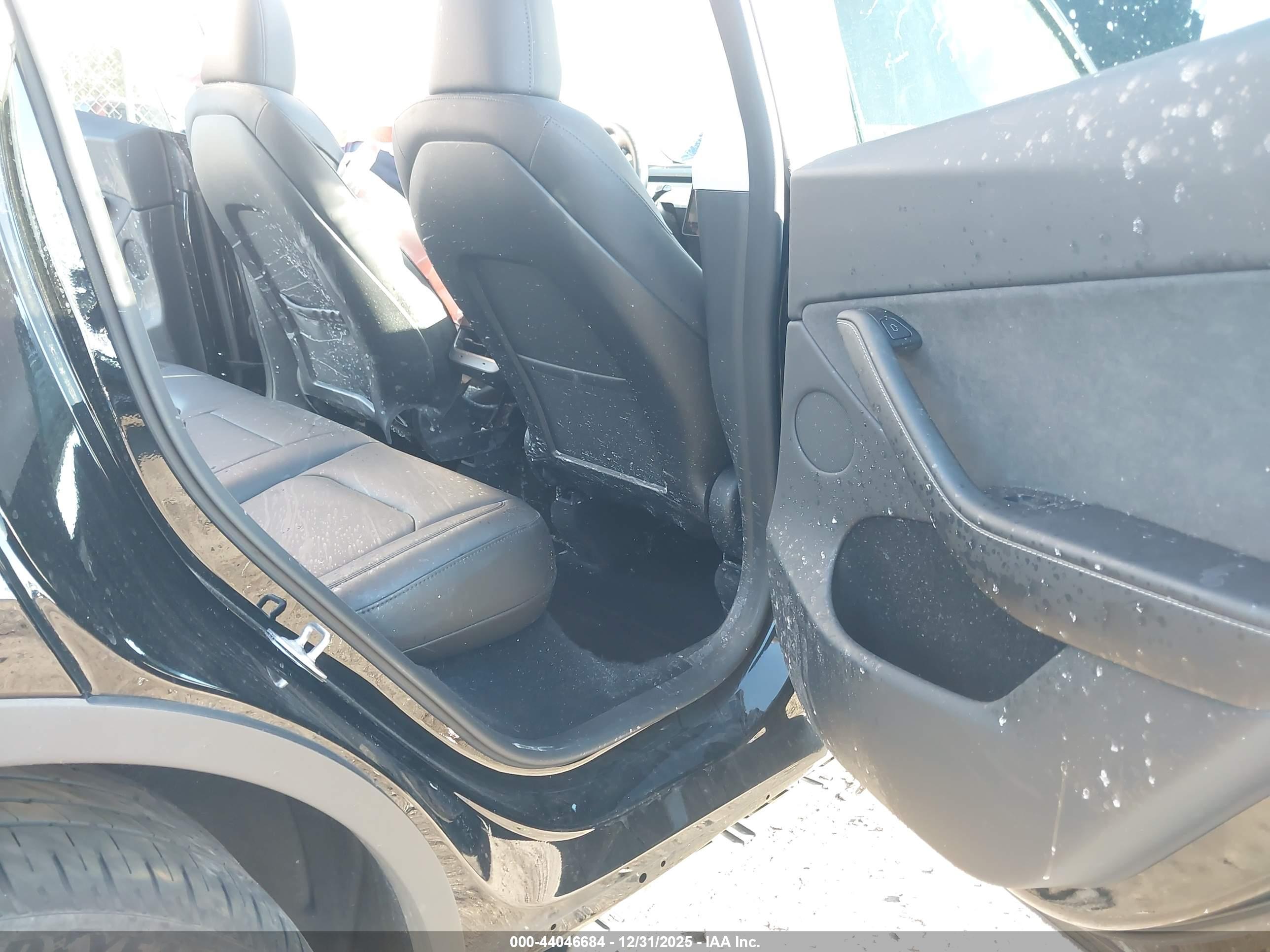 TESLA MODEL image 8