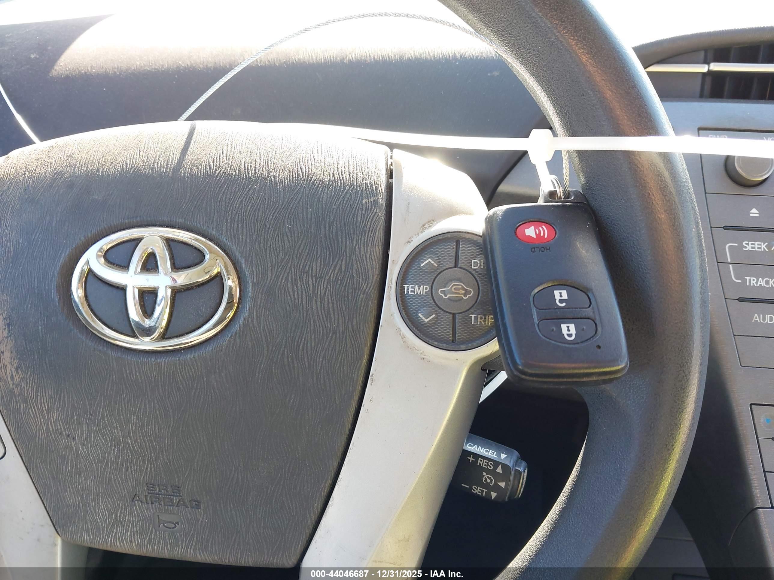 TOYOTA PRIUS image 11