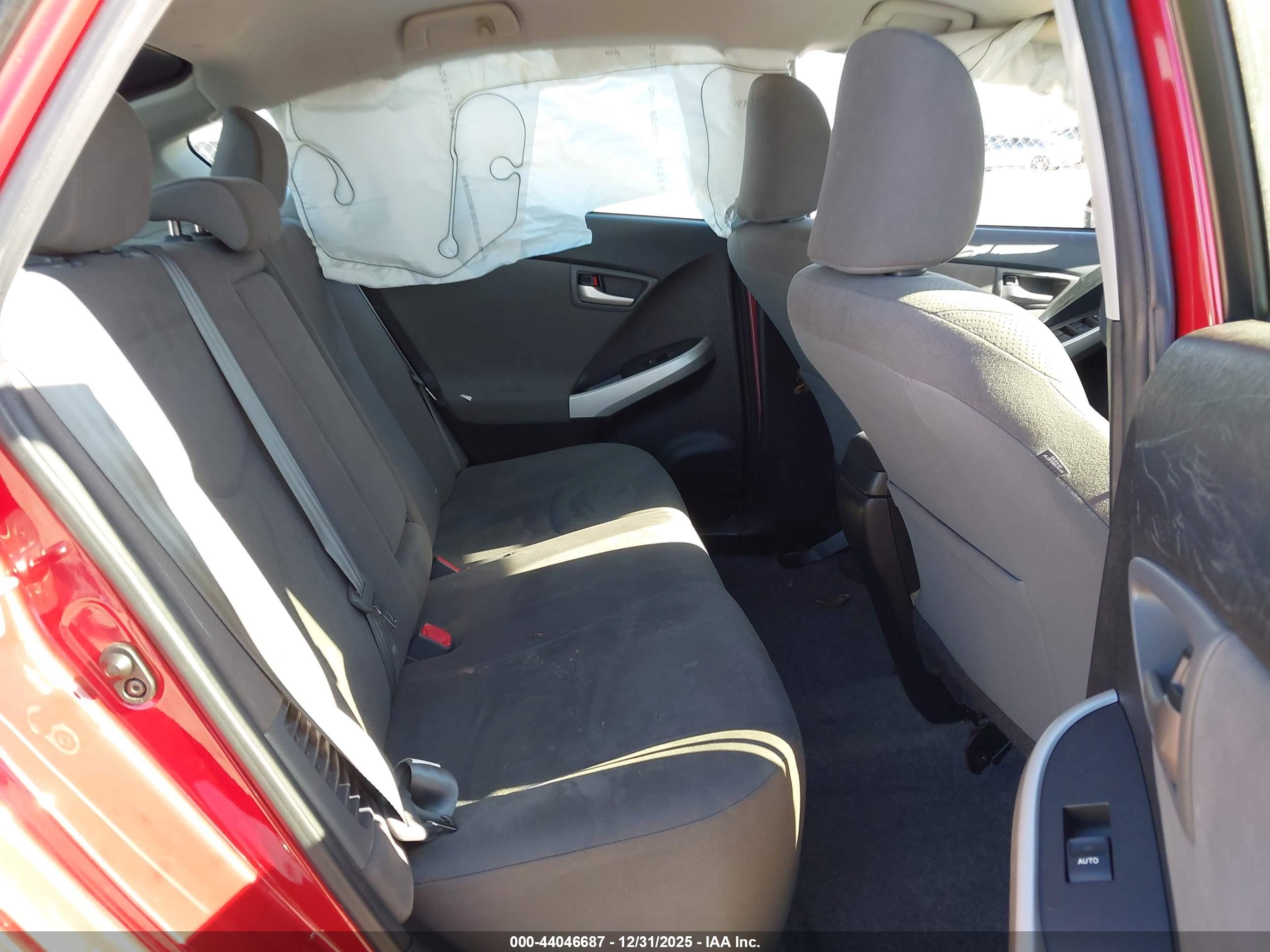 TOYOTA PRIUS image 8