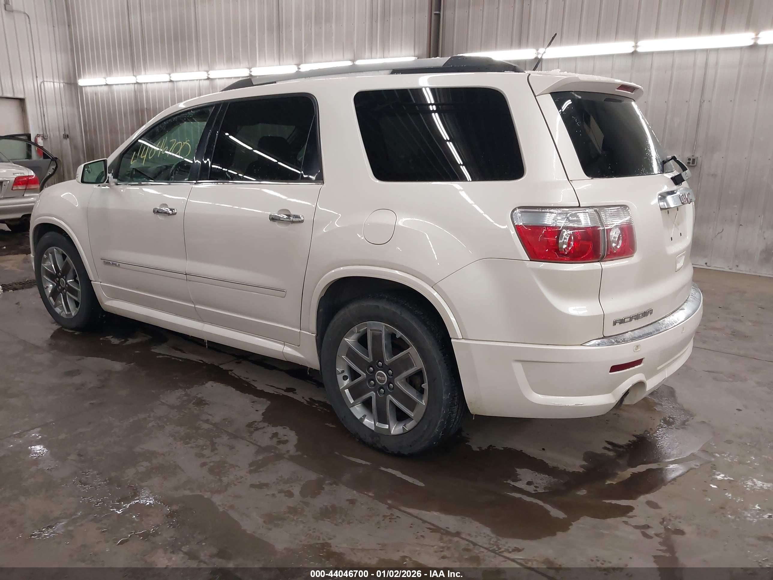 GMC ACADIA image 3