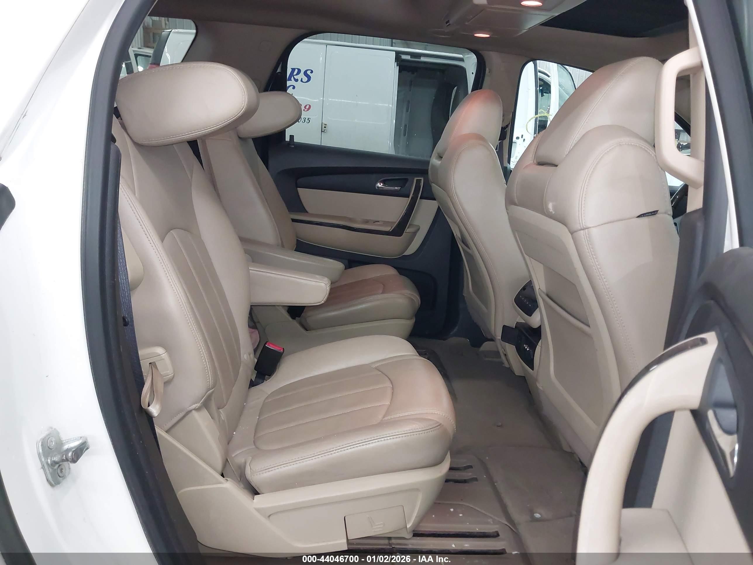 GMC ACADIA image 8