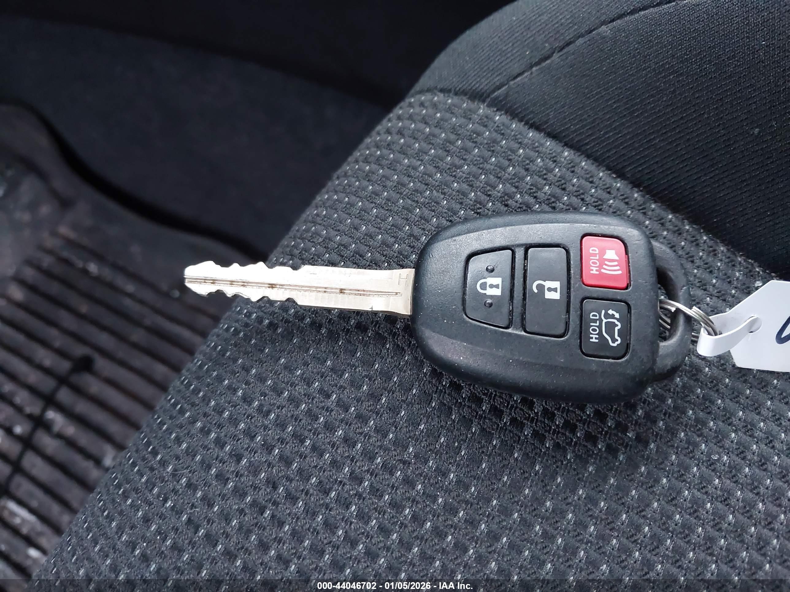 TOYOTA RAV4 image 11