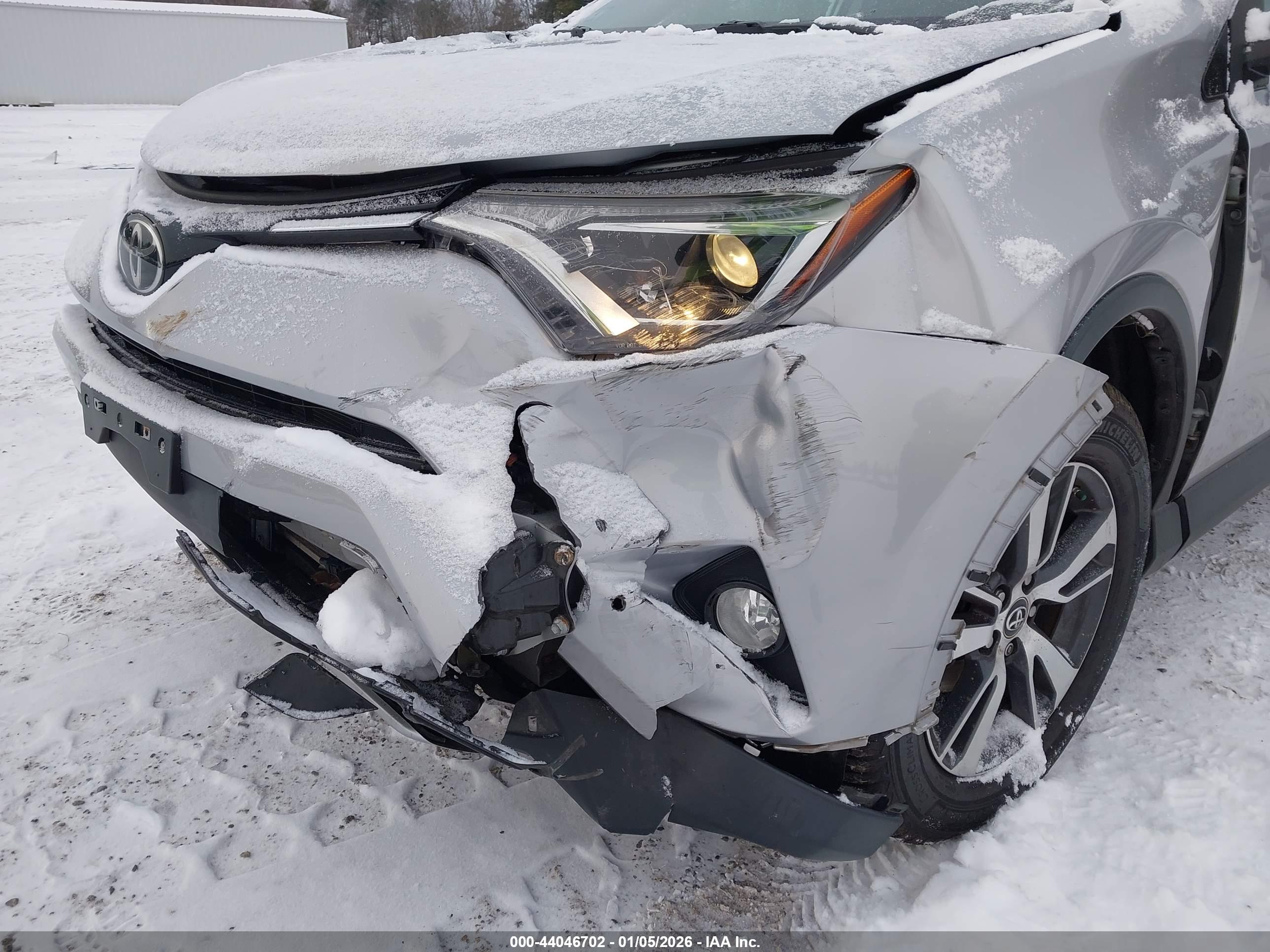 TOYOTA RAV4 image 6