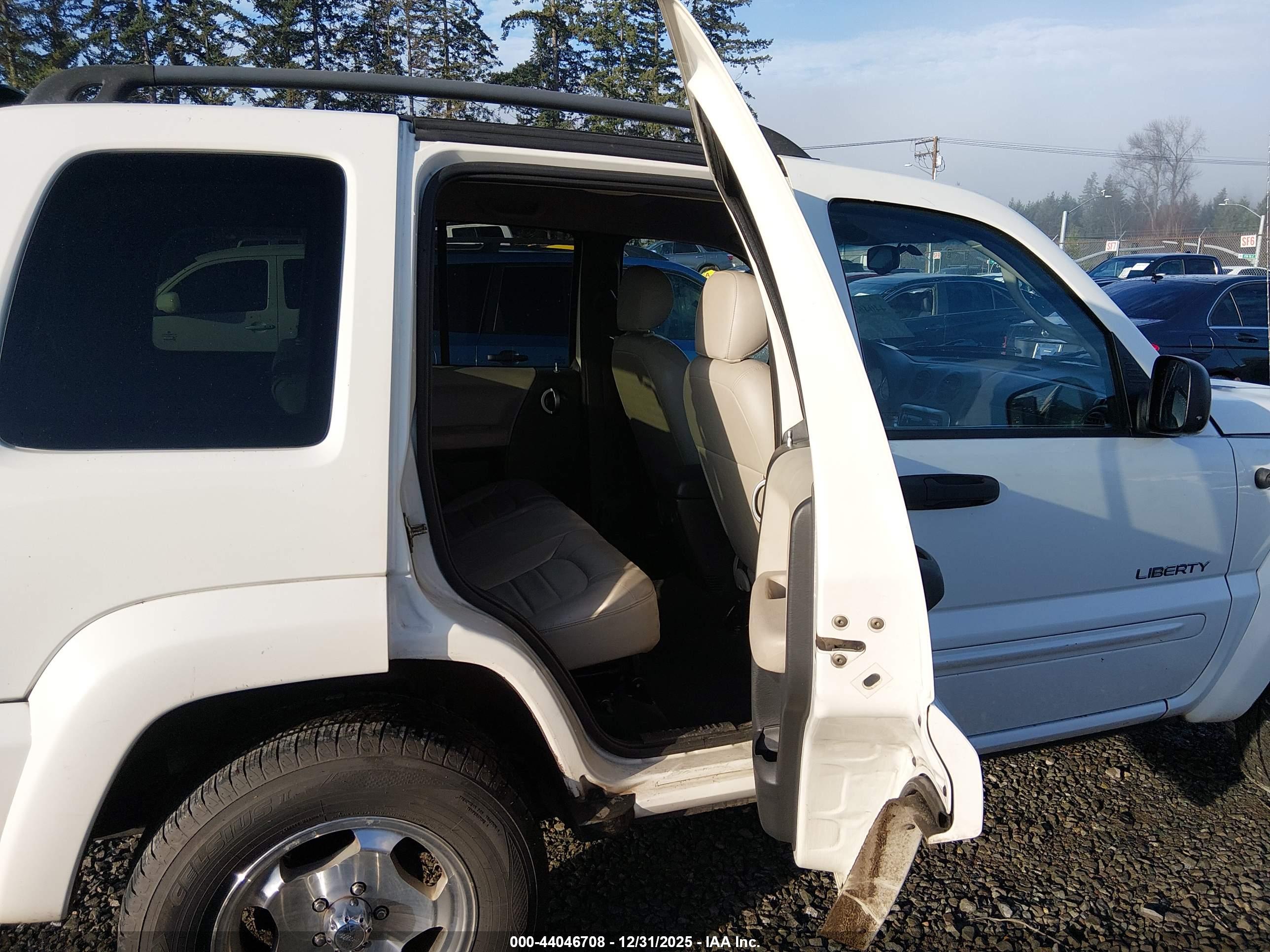 JEEP LIBERTY image 8