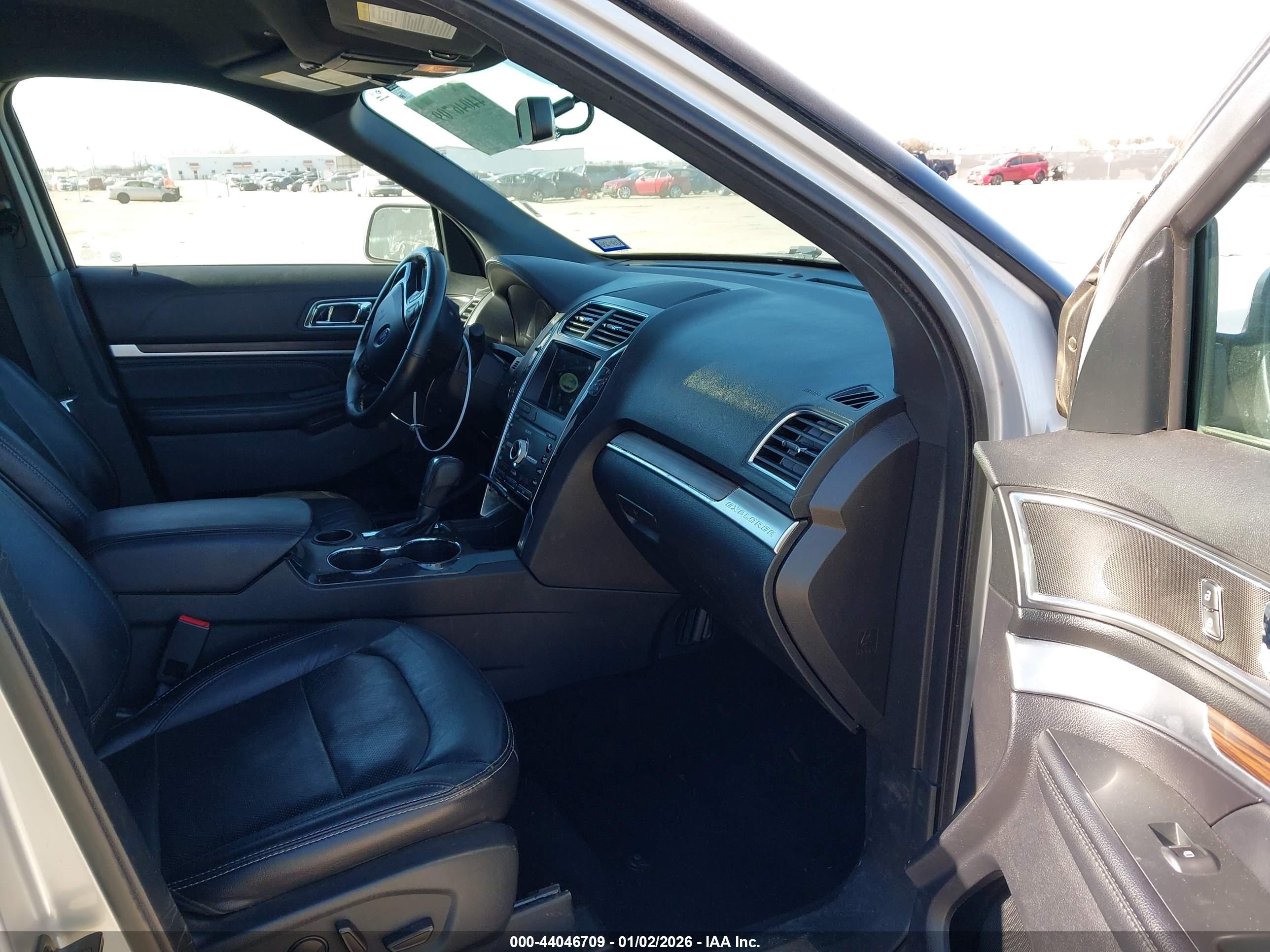 FORD EXPLORER image 5