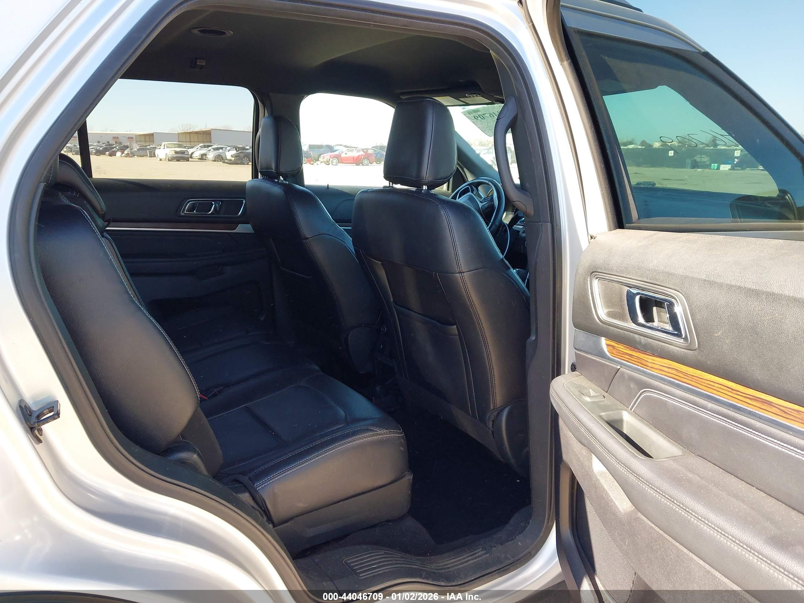 FORD EXPLORER image 8