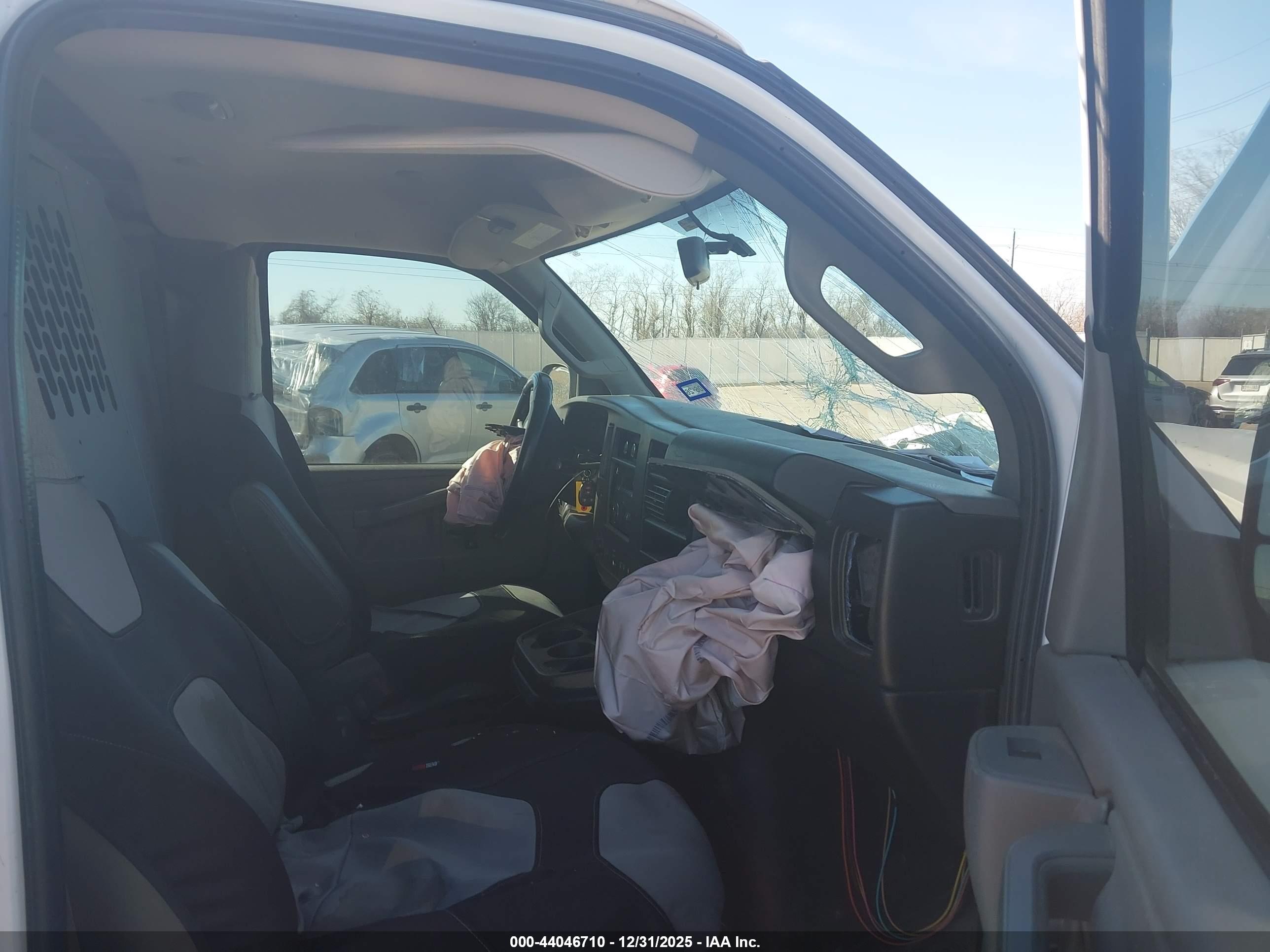 CHEVROLET EXPRESS image 5